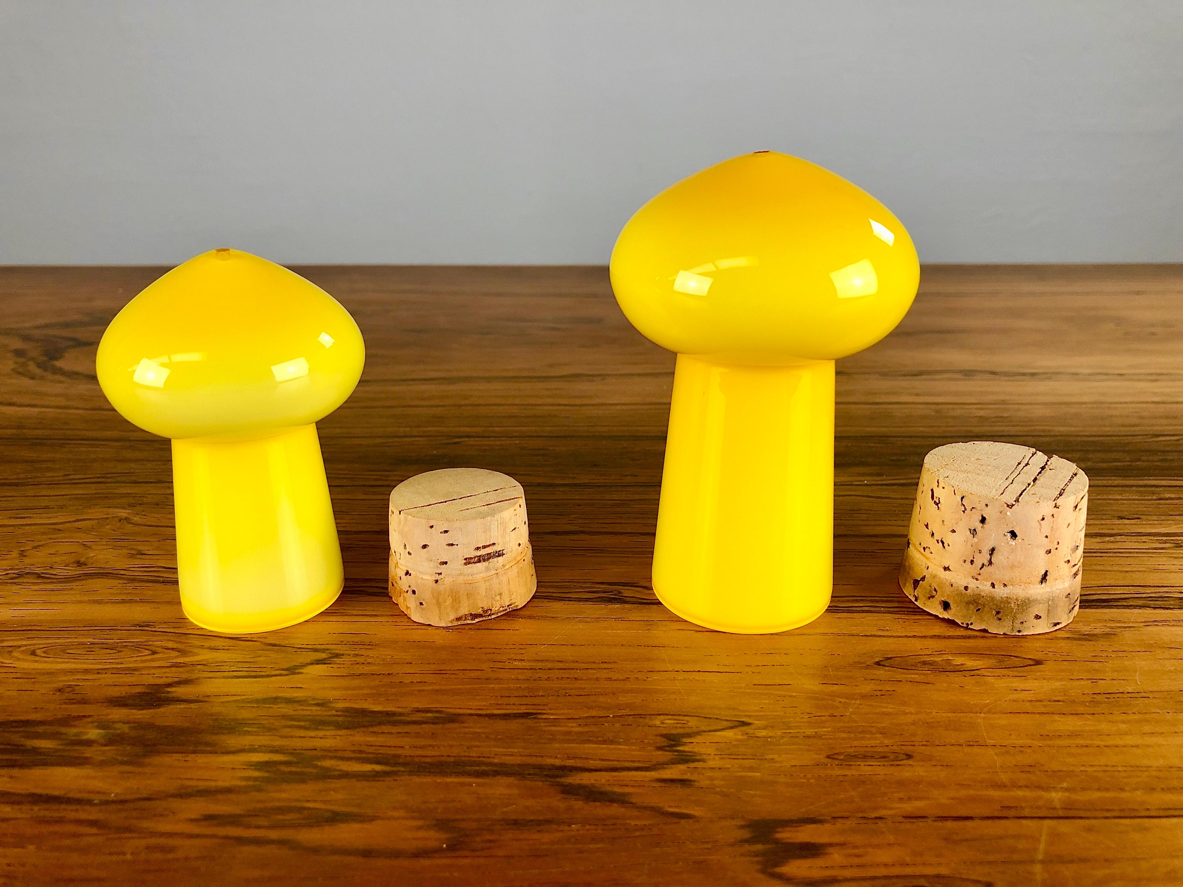 1970s Yellow Danish Salt and Pepper Set  in Glass by Michael Bang for Holmegaard In Good Condition For Sale In Knebel, DK