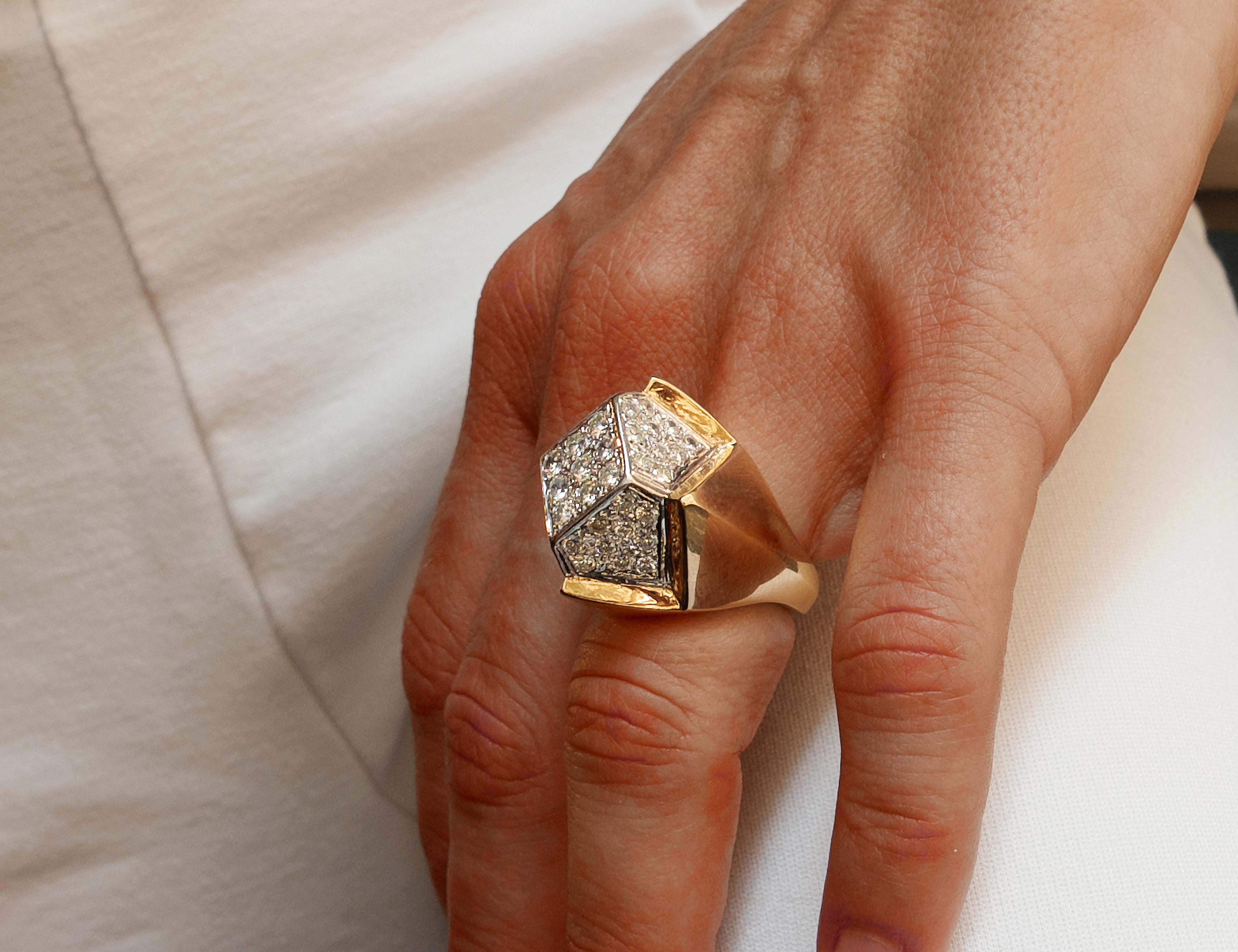 1970s Yellow Gold and Diamond geometric Ring In Good Condition For Sale In Torino, IT