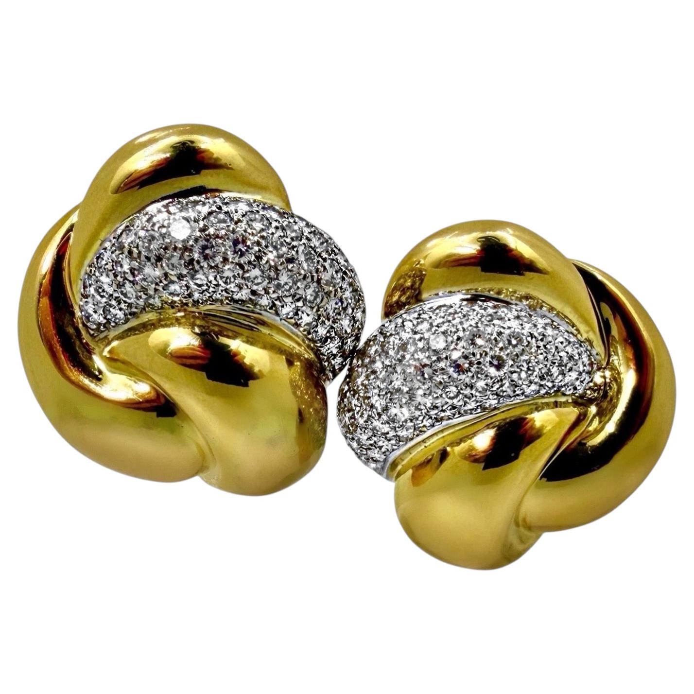 Boucles d'oreilles en or jaune et diamants, style « nœud », des années 1970, signées Black Starr & Frost Jewelers en vente