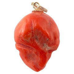 1970s Yellow Gold Coral Skull Pendant Necklace in Excellent Condition