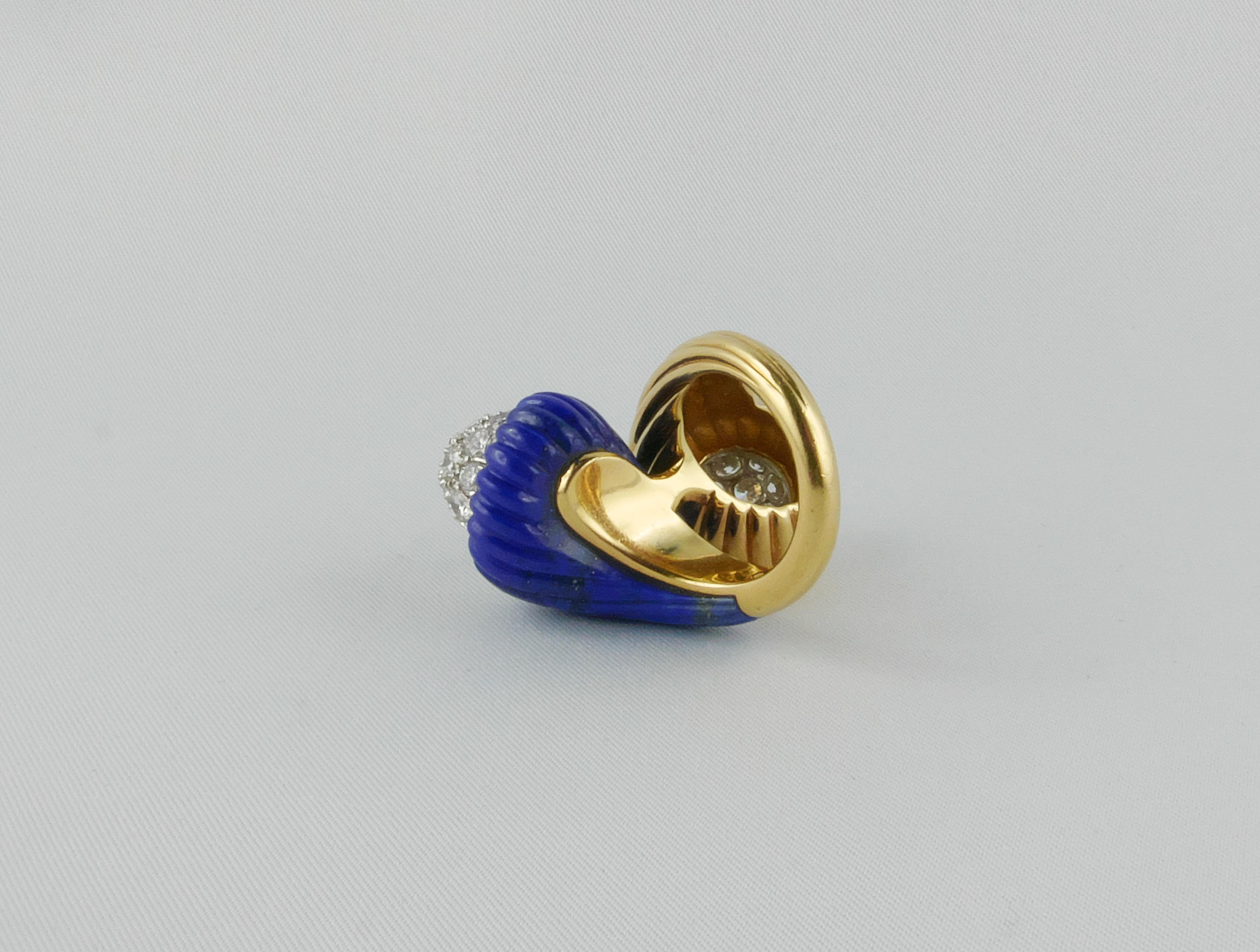 Round Cut 1970’s Yellow Gold, Platinum, Diamond and Lapislazuli Contrarié Ring For Sale