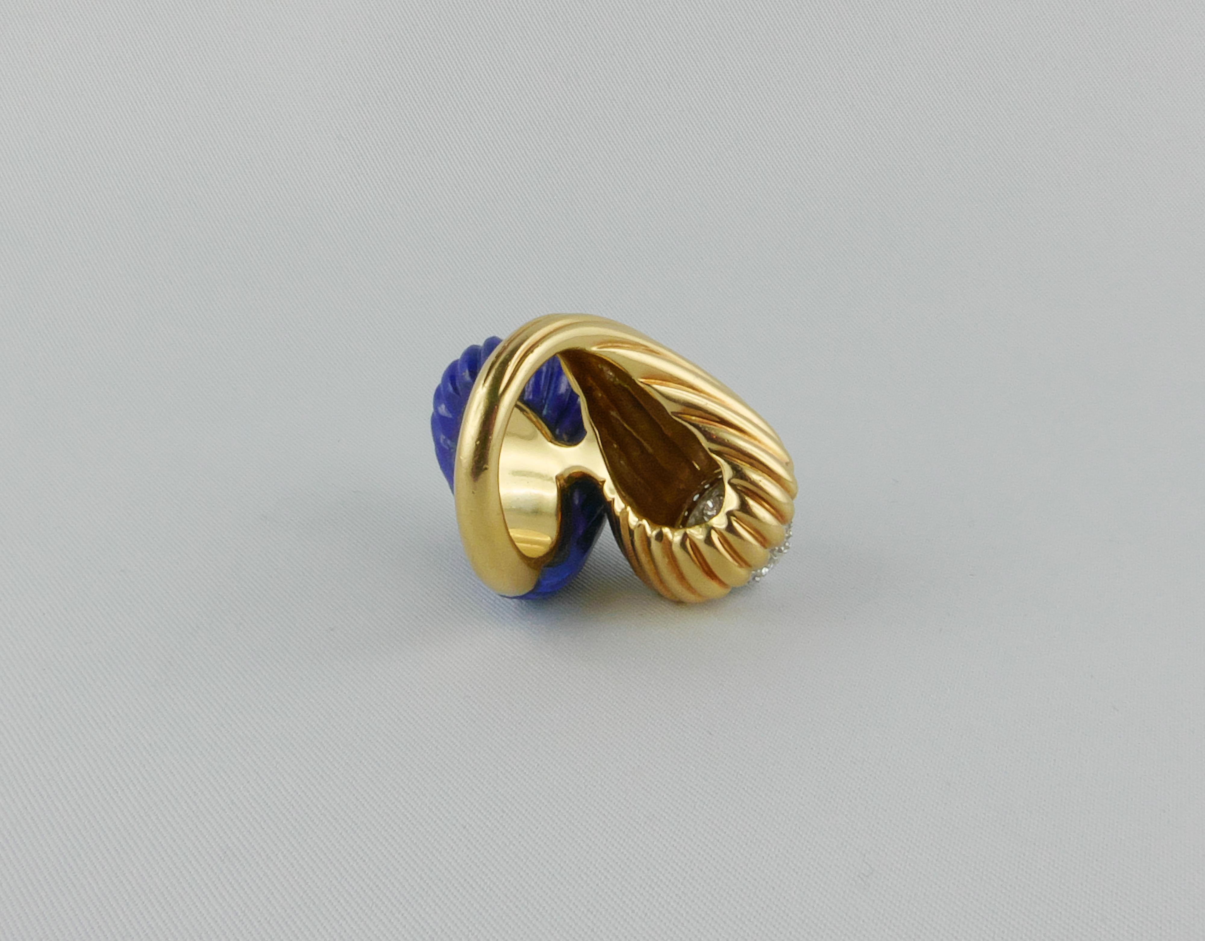 1970’s Yellow Gold, Platinum, Diamond and Lapislazuli Contrarié Ring In Good Condition For Sale In Torino, IT