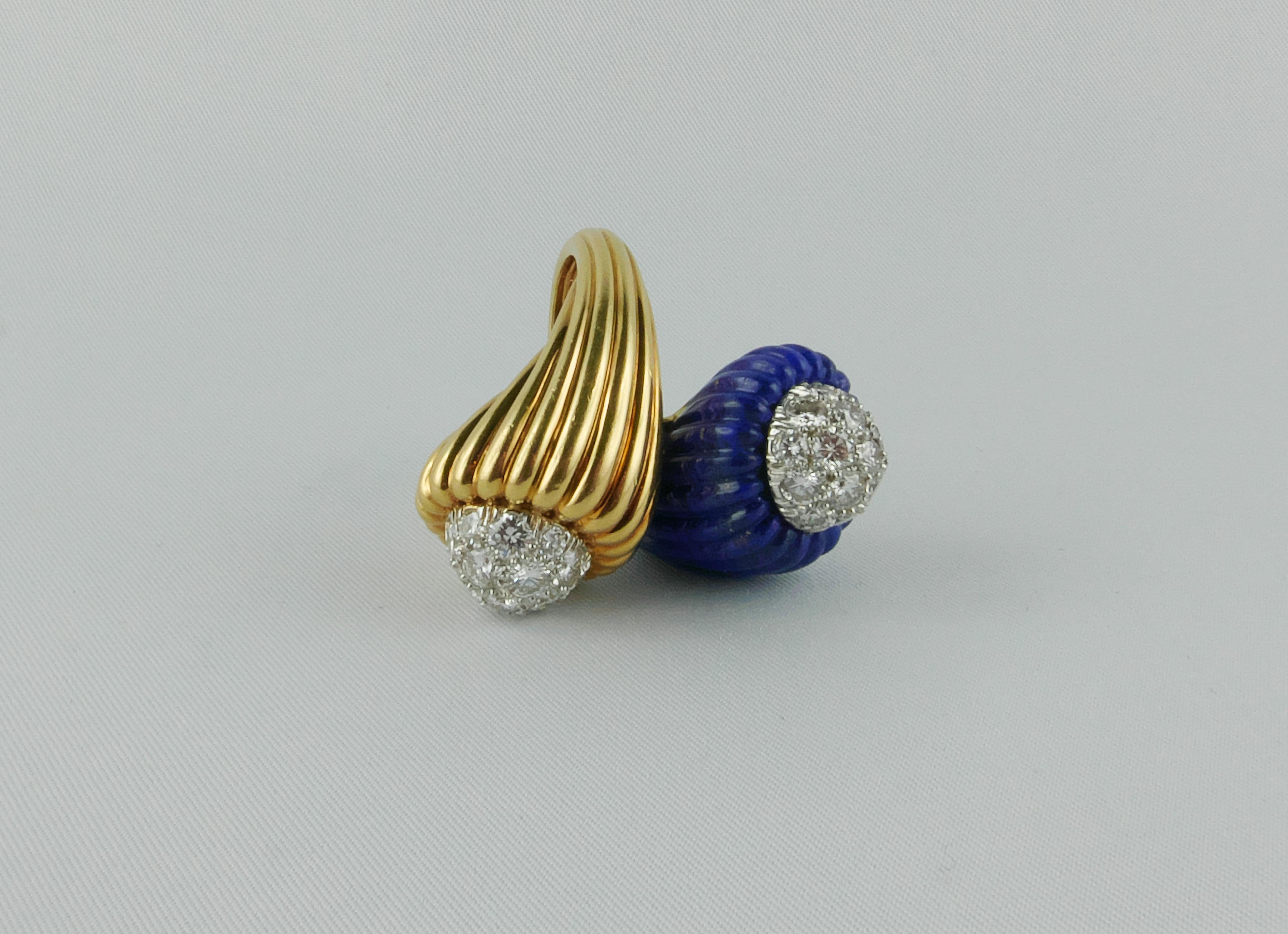 Women's 1970’s Yellow Gold, Platinum, Diamond and Lapislazuli Contrarié Ring For Sale