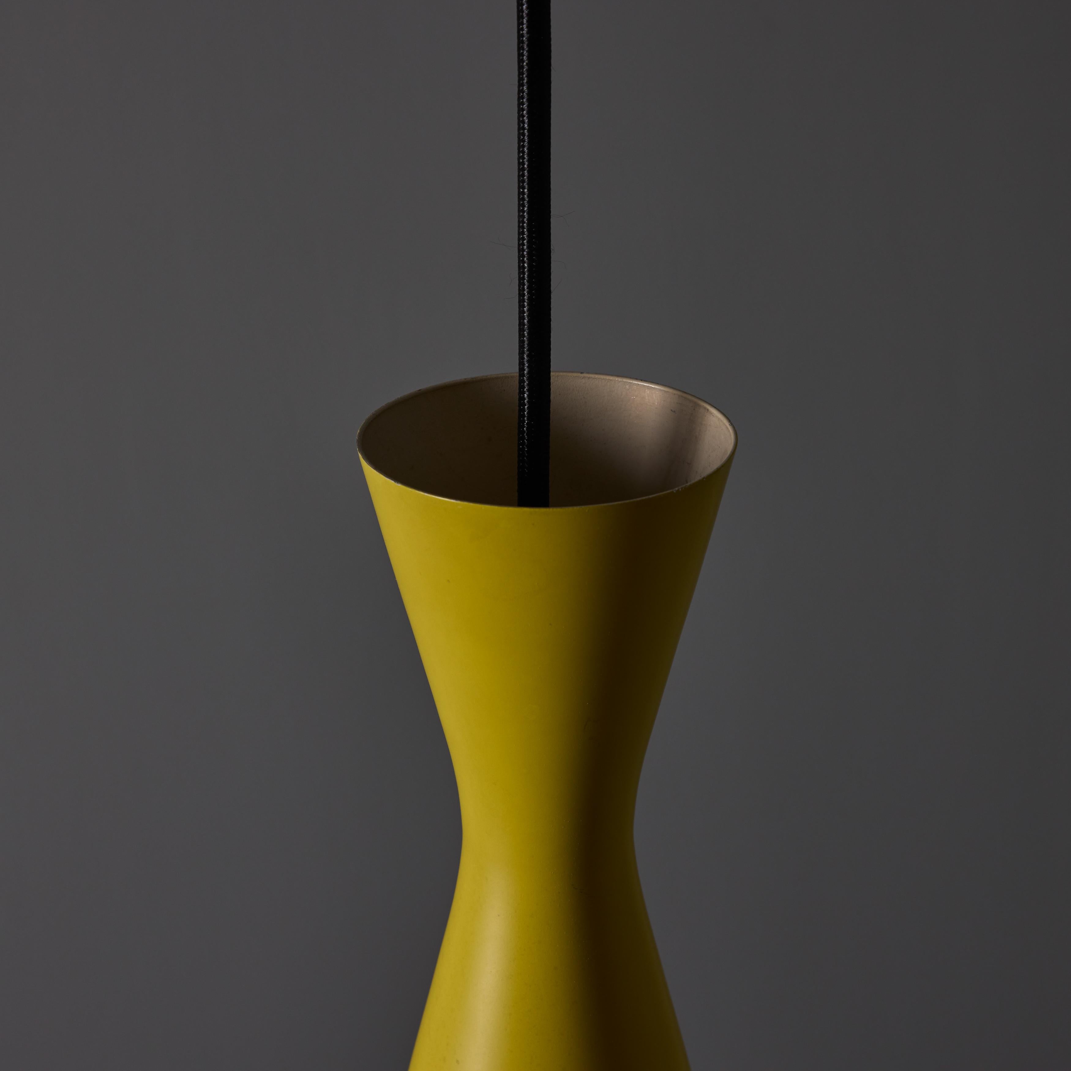 Lampada a sospensione Diabolo in metallo giallo degli anni '70 attribuita a Stilnovo in vendita 4