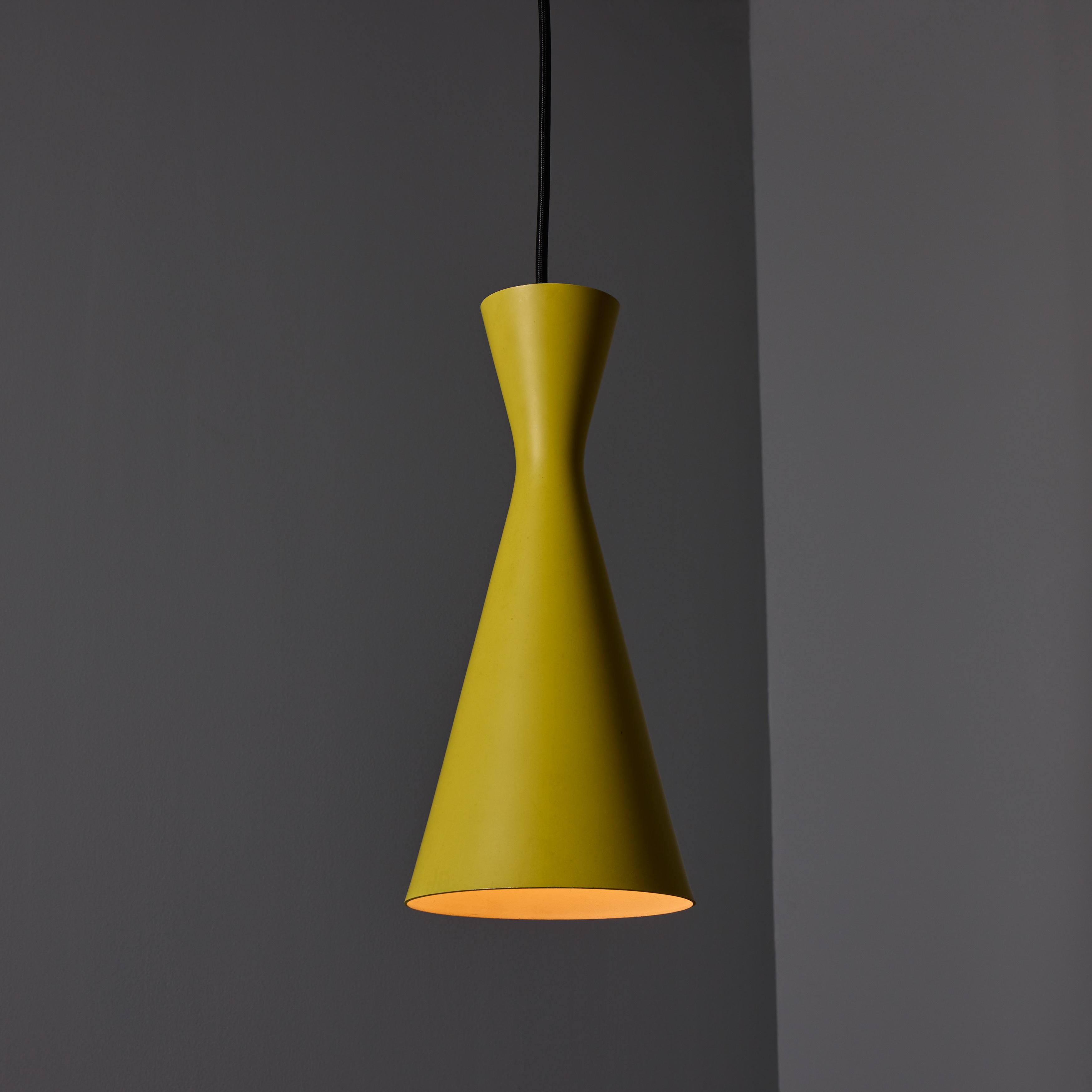 Lampada a sospensione Diabolo in metallo giallo degli anni '70 attribuita a Stilnovo in vendita 7