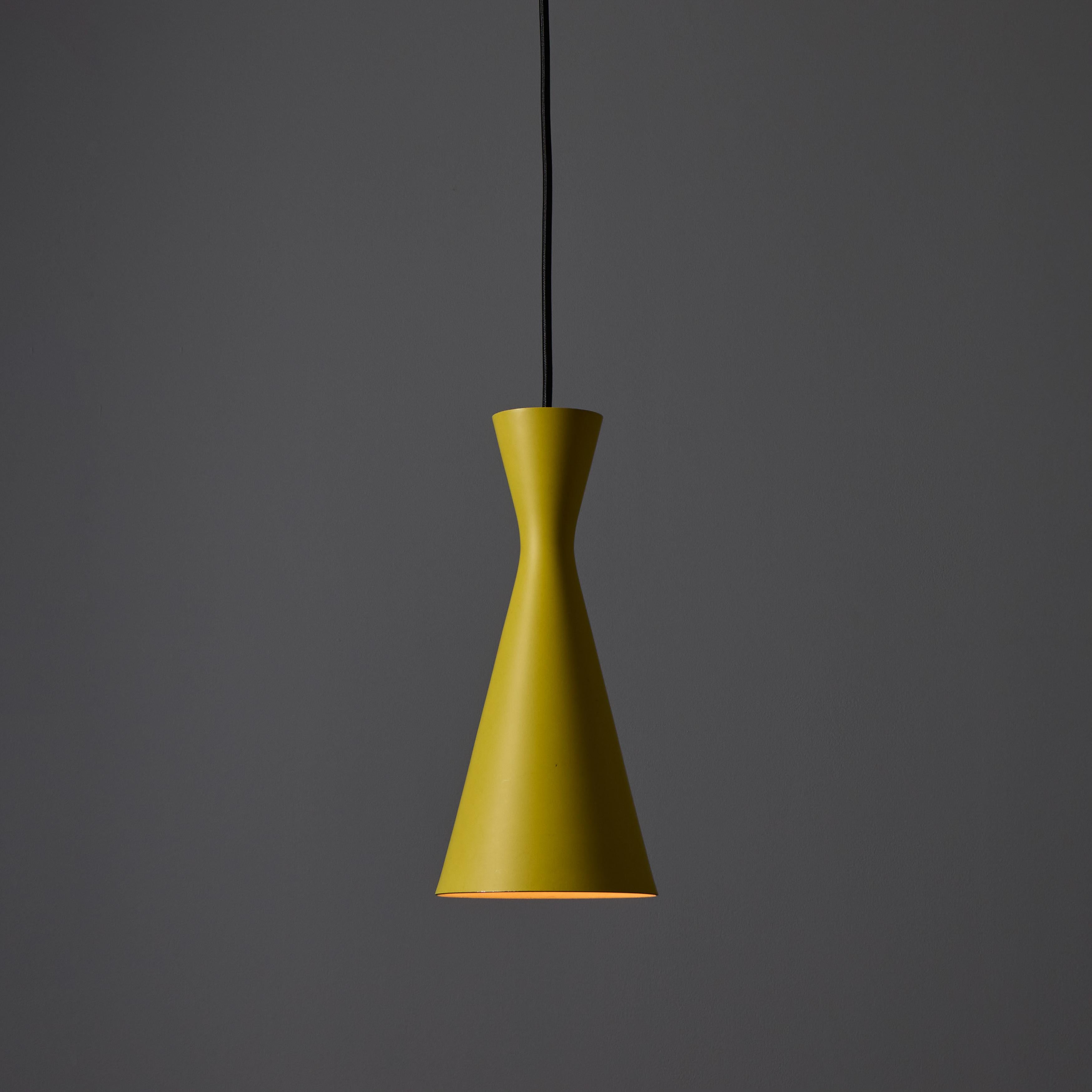 Lampada a sospensione Diabolo in metallo giallo degli anni '70 attribuita a Stilnovo in vendita 8