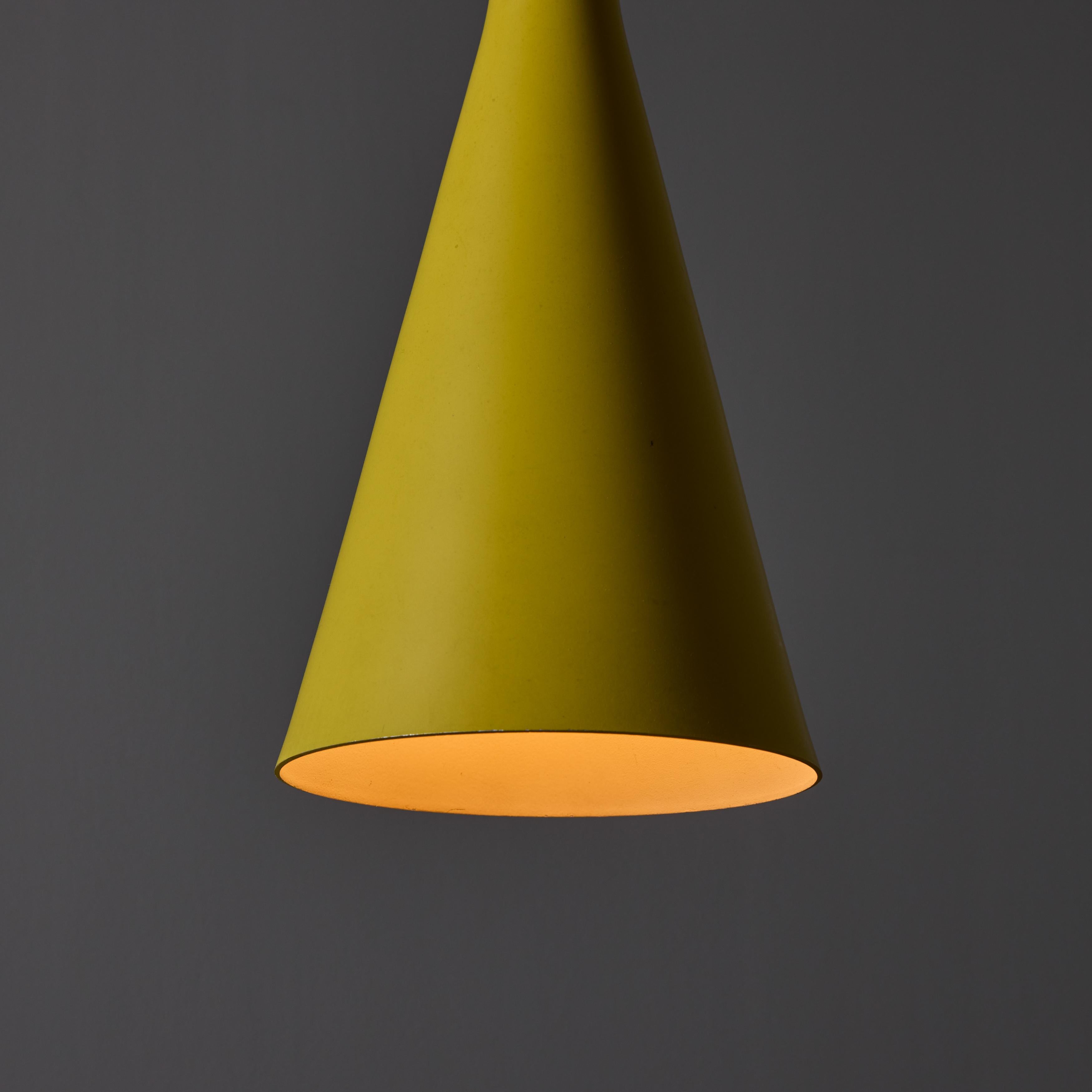 Fine XX secolo Lampada a sospensione Diabolo in metallo giallo degli anni '70 attribuita a Stilnovo in vendita