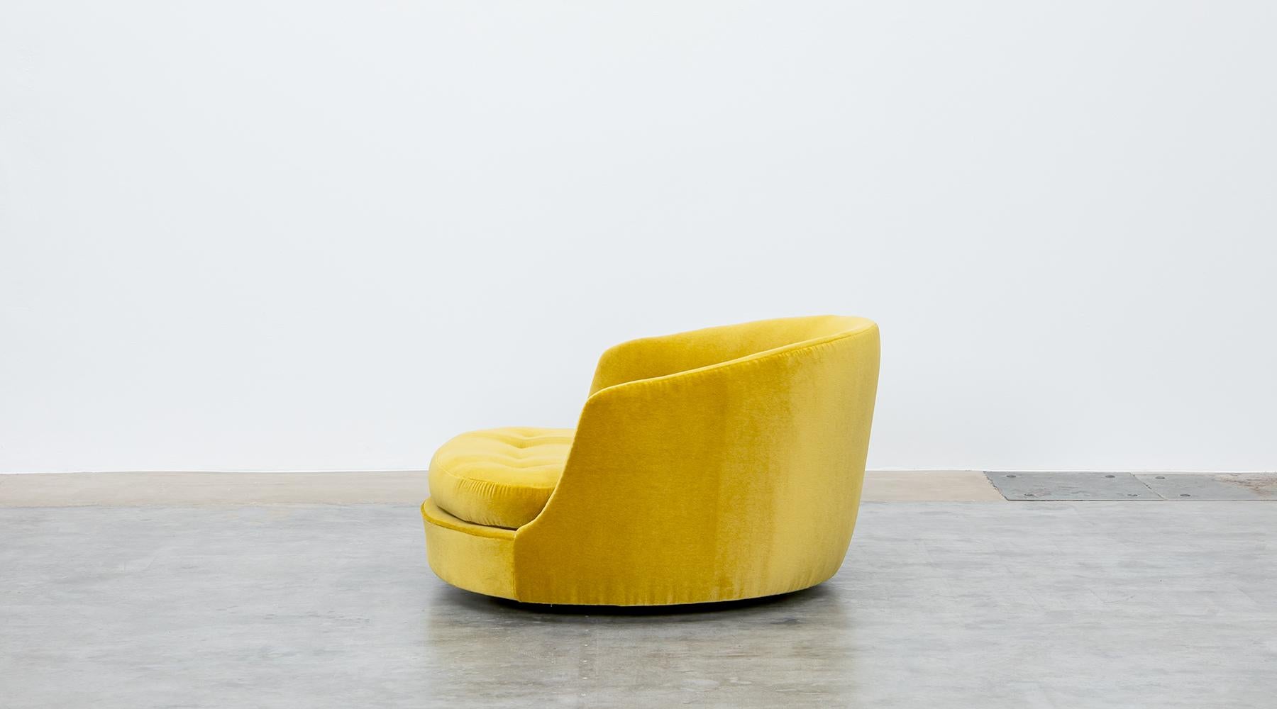 1970s Yellow New Upholstery Pair of Swivel Lounge Chair by Milo Baughman 4