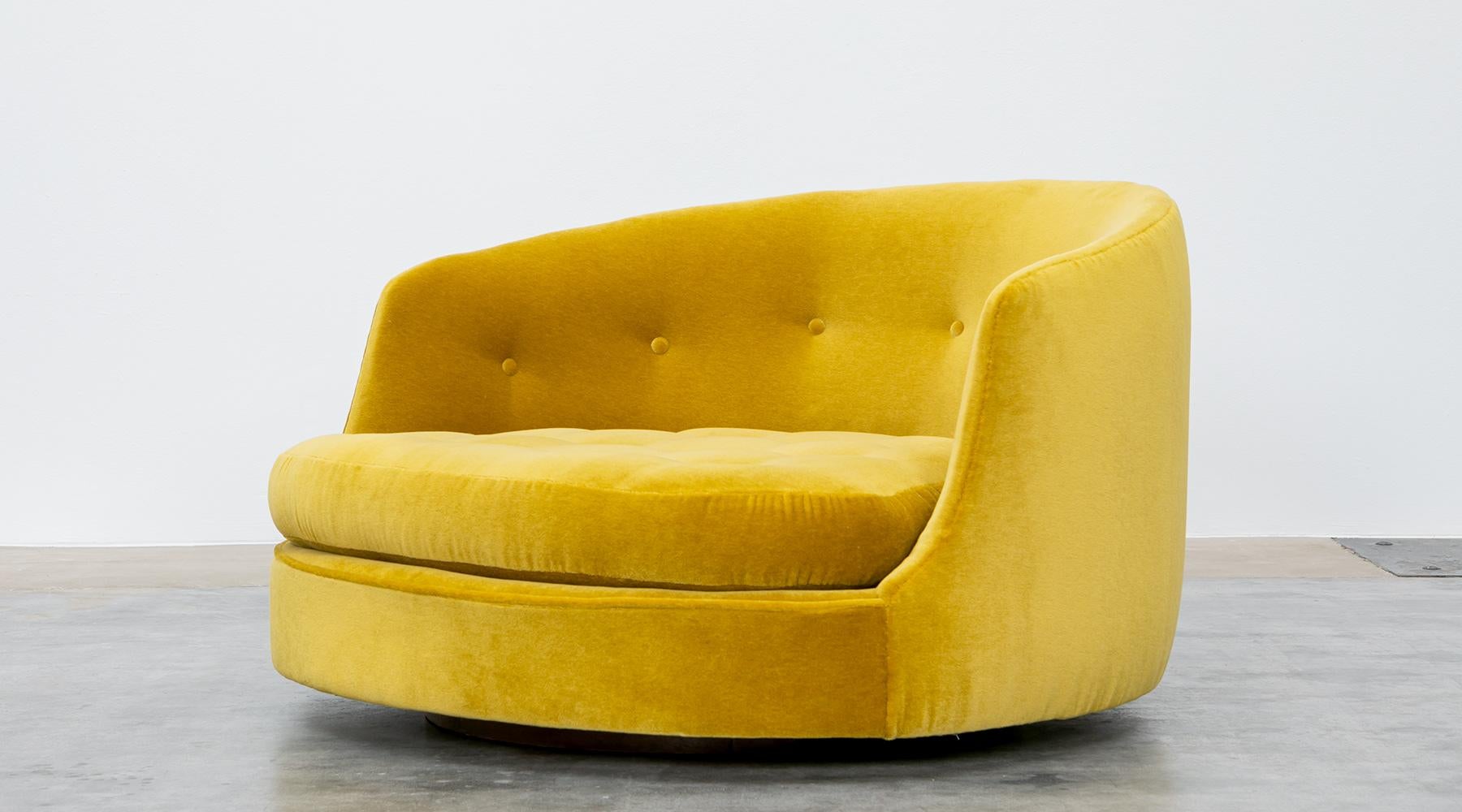 1970s Yellow New Upholstery Pair of Swivel Lounge Chair by Milo Baughman 9