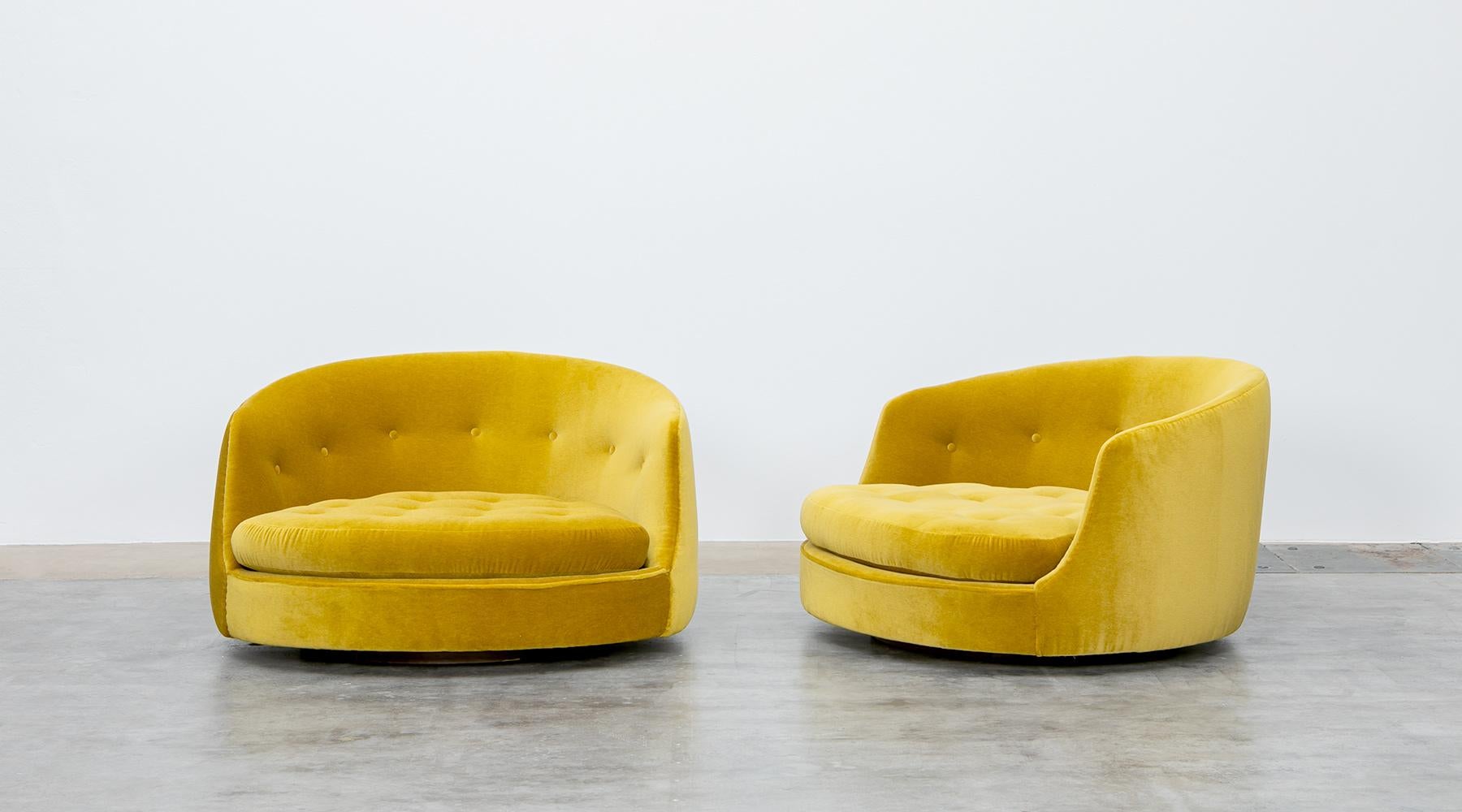 Mid-Century Modern 1970s Yellow New Upholstery Pair of Swivel Lounge Chair by Milo Baughman