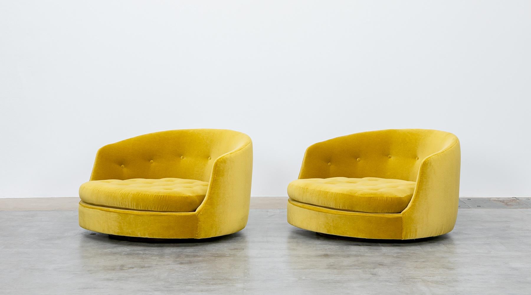 Late 20th Century 1970s Yellow New Upholstery Pair of Swivel Lounge Chair by Milo Baughman