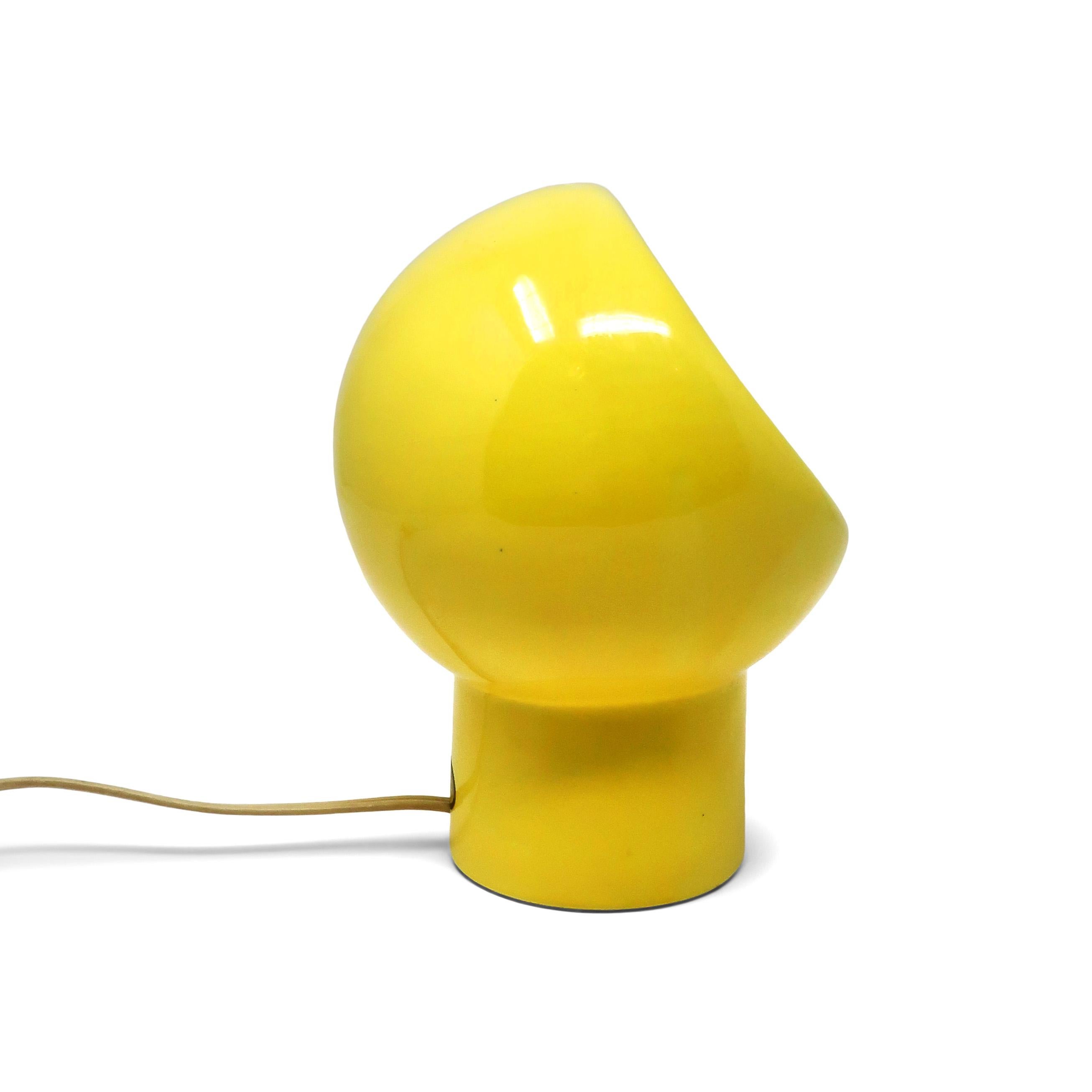 Gelbe Space Age Eyeball-Tischlampe aus den 1970er Jahren  (Moderne der Mitte des Jahrhunderts) im Angebot