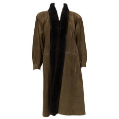 Manteau en peau de mouton kaki YSL Yves Saint Laurent des années 1970 