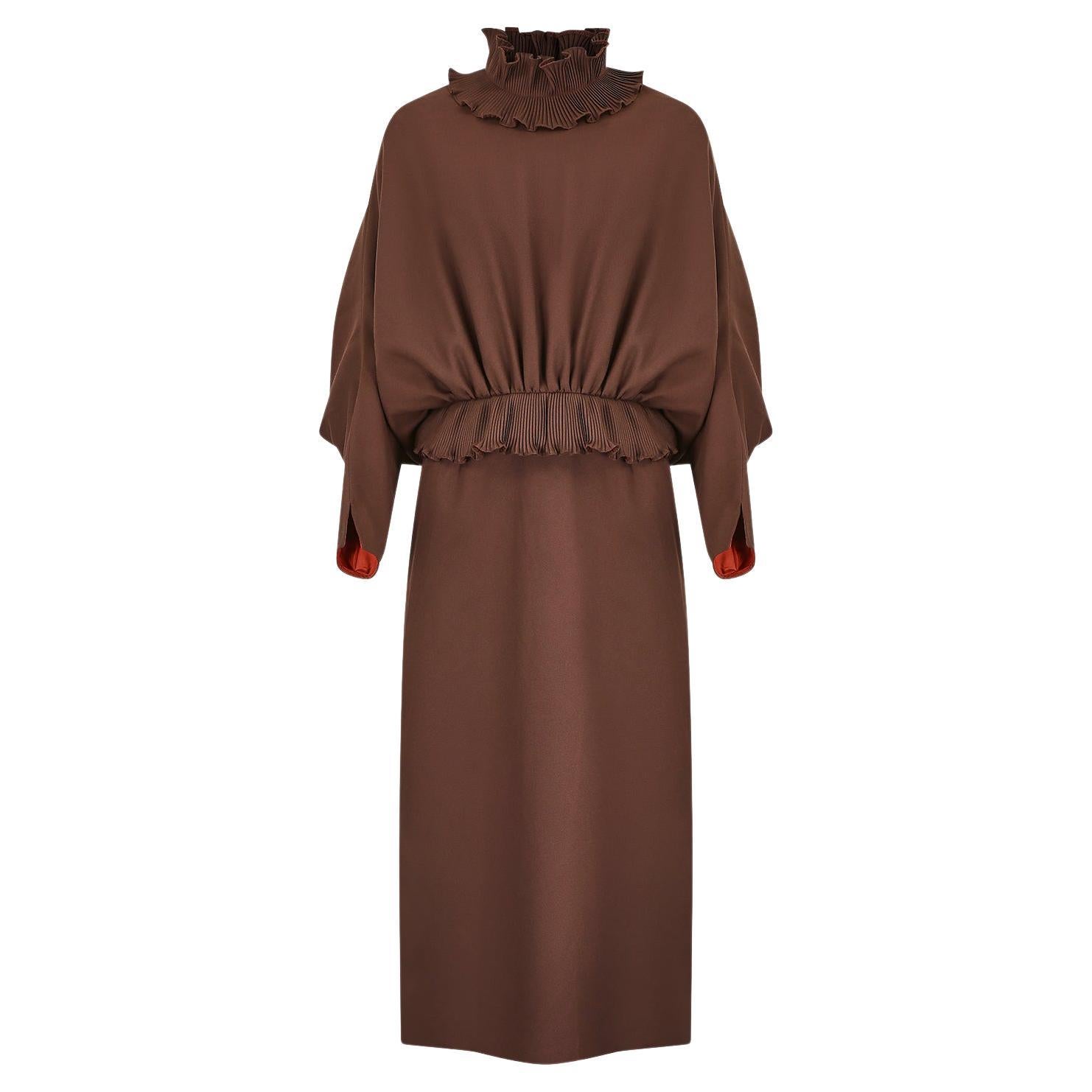 1970er Yuki für Rembrandt Braunes Jersey-Kleid mit Batwing-Ärmeln im Angebot