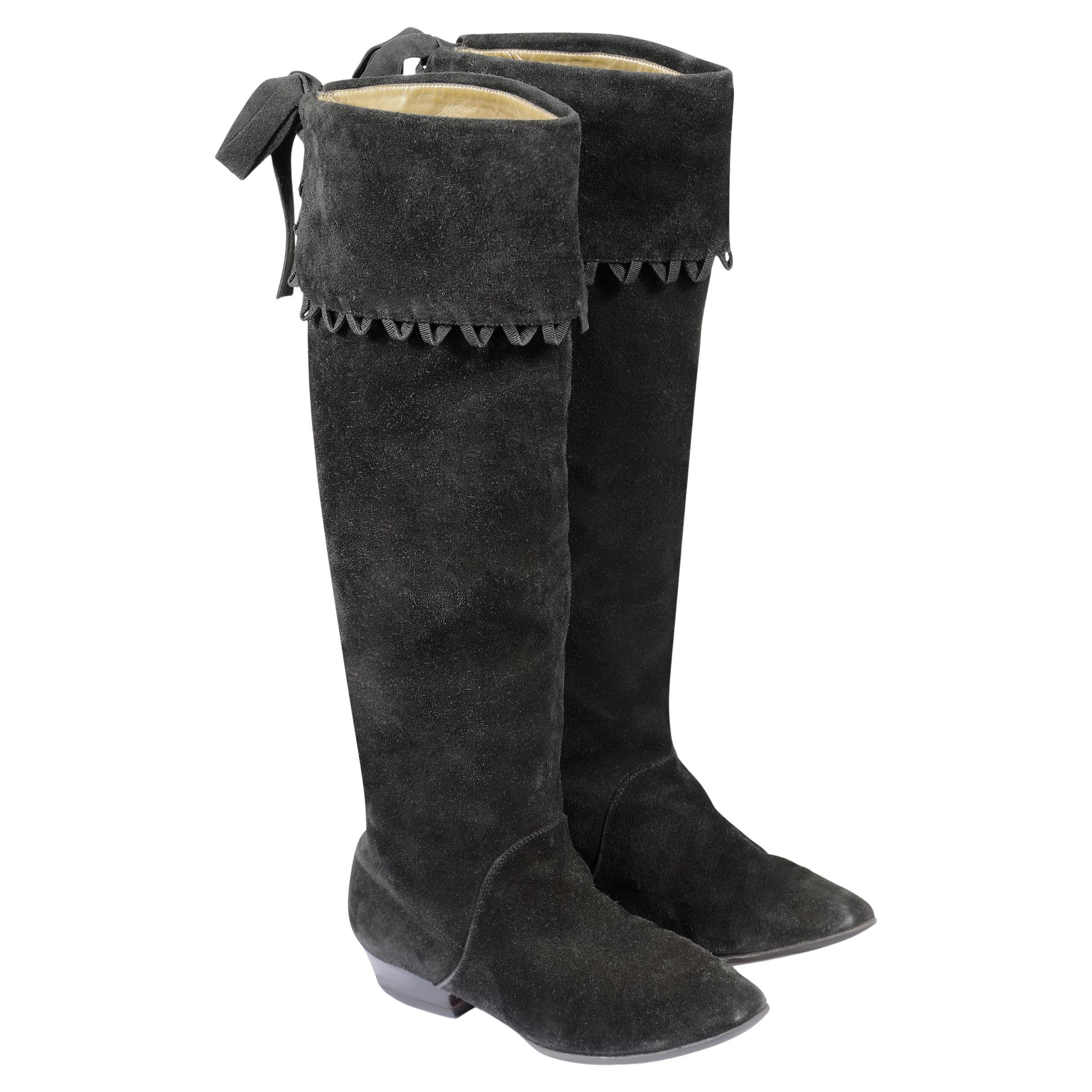 1970s Yves Saint Laurent Black Suede Pirate Boots en venta
