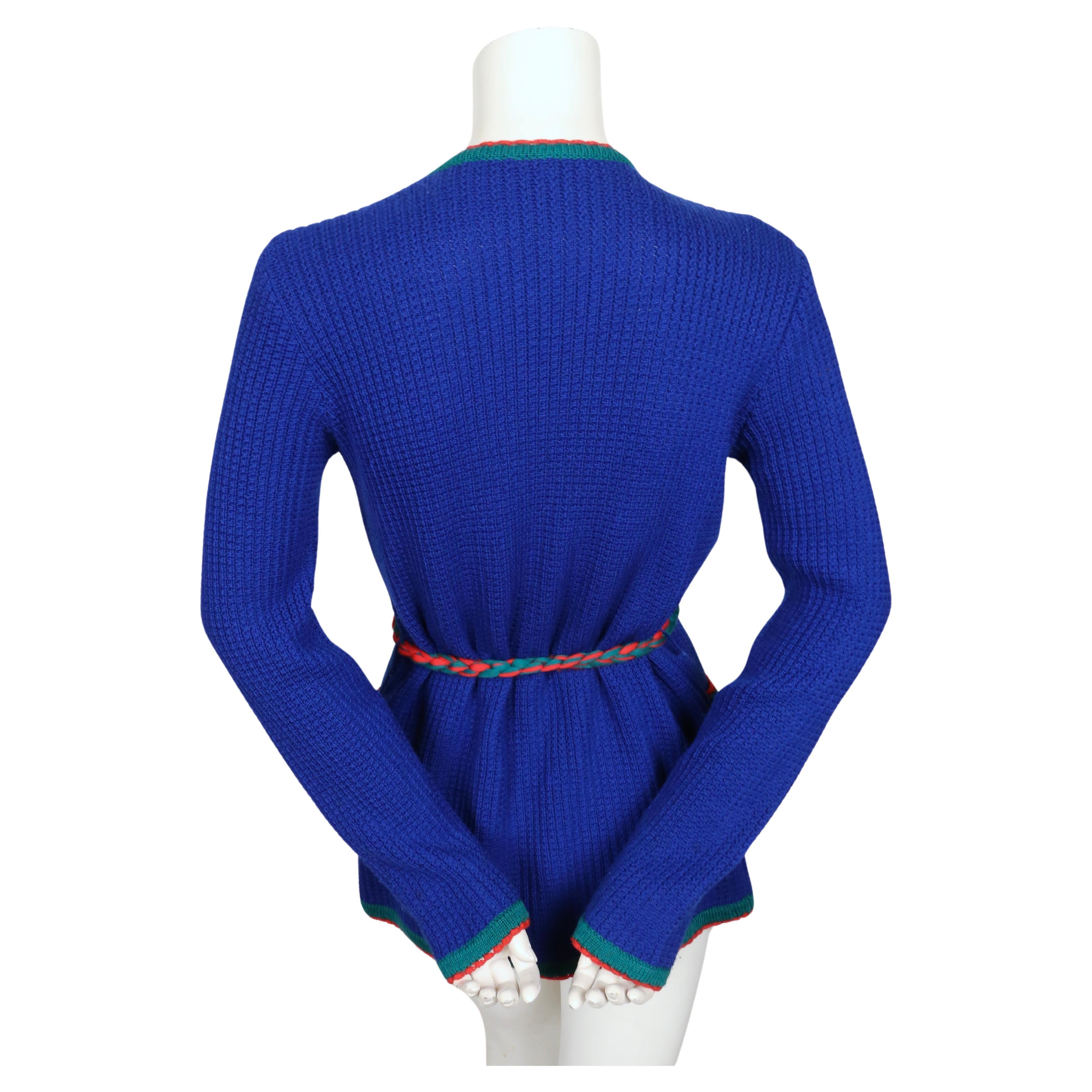 Pull cardigan côtelé bleu YVES SAINT LAURENT des années 1970 avec ceinture tressée en vente 1