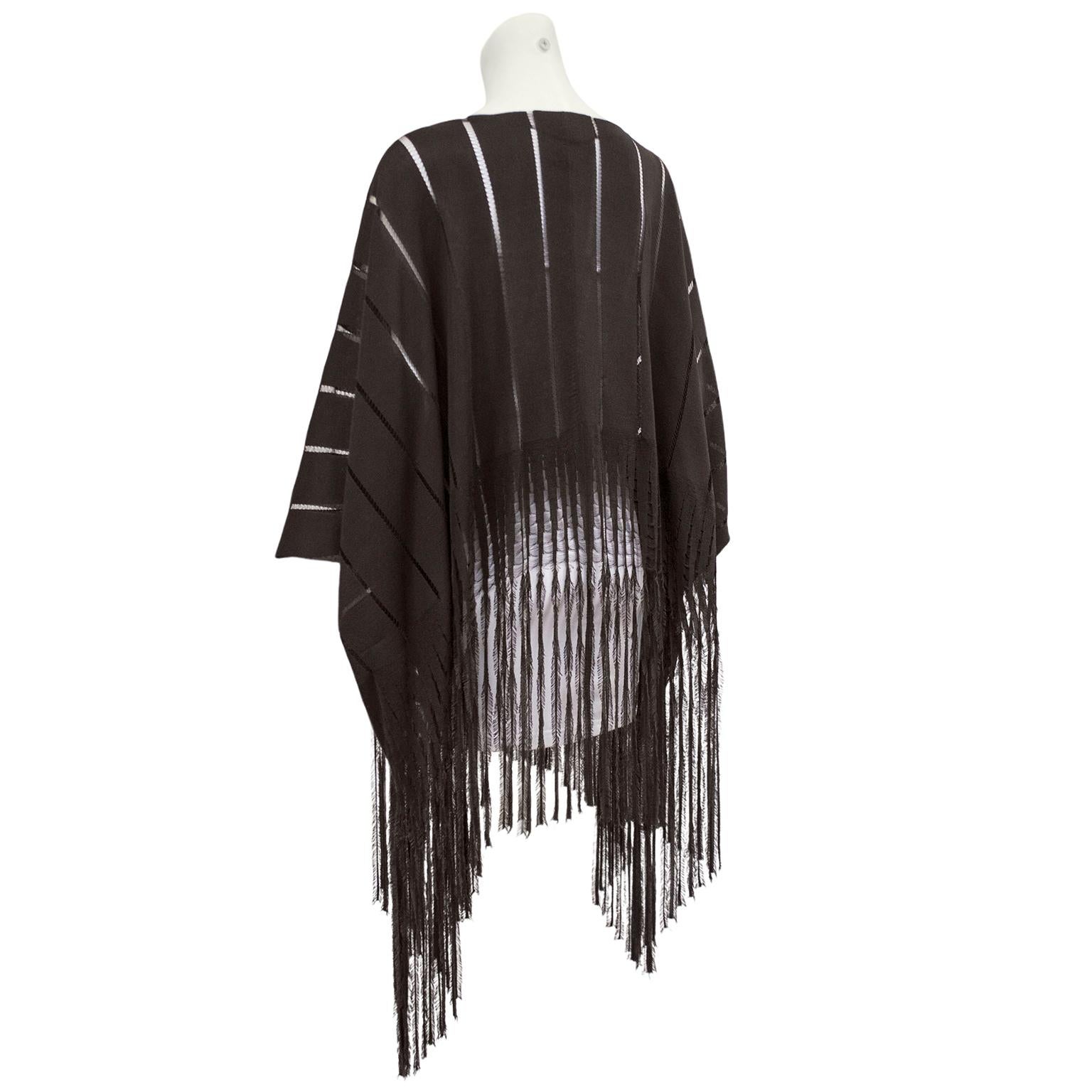 Noir Poncho en maille marron Yves Saint Laurent des années 1970 en vente