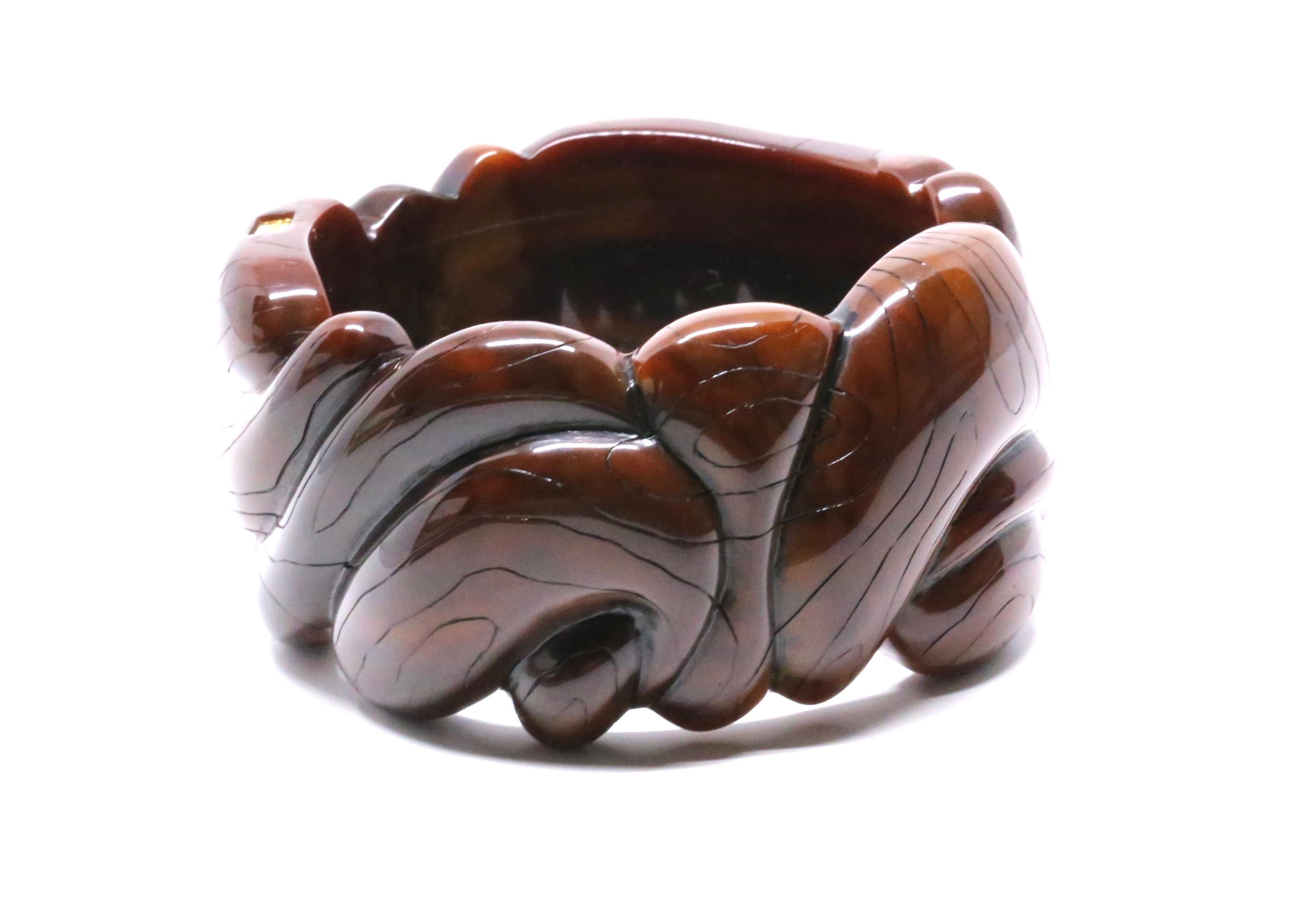 1970's YVES SAINT LAURENT brown wood grain resin bangle bracelet In Good Condition For Sale In San Fransisco, CA