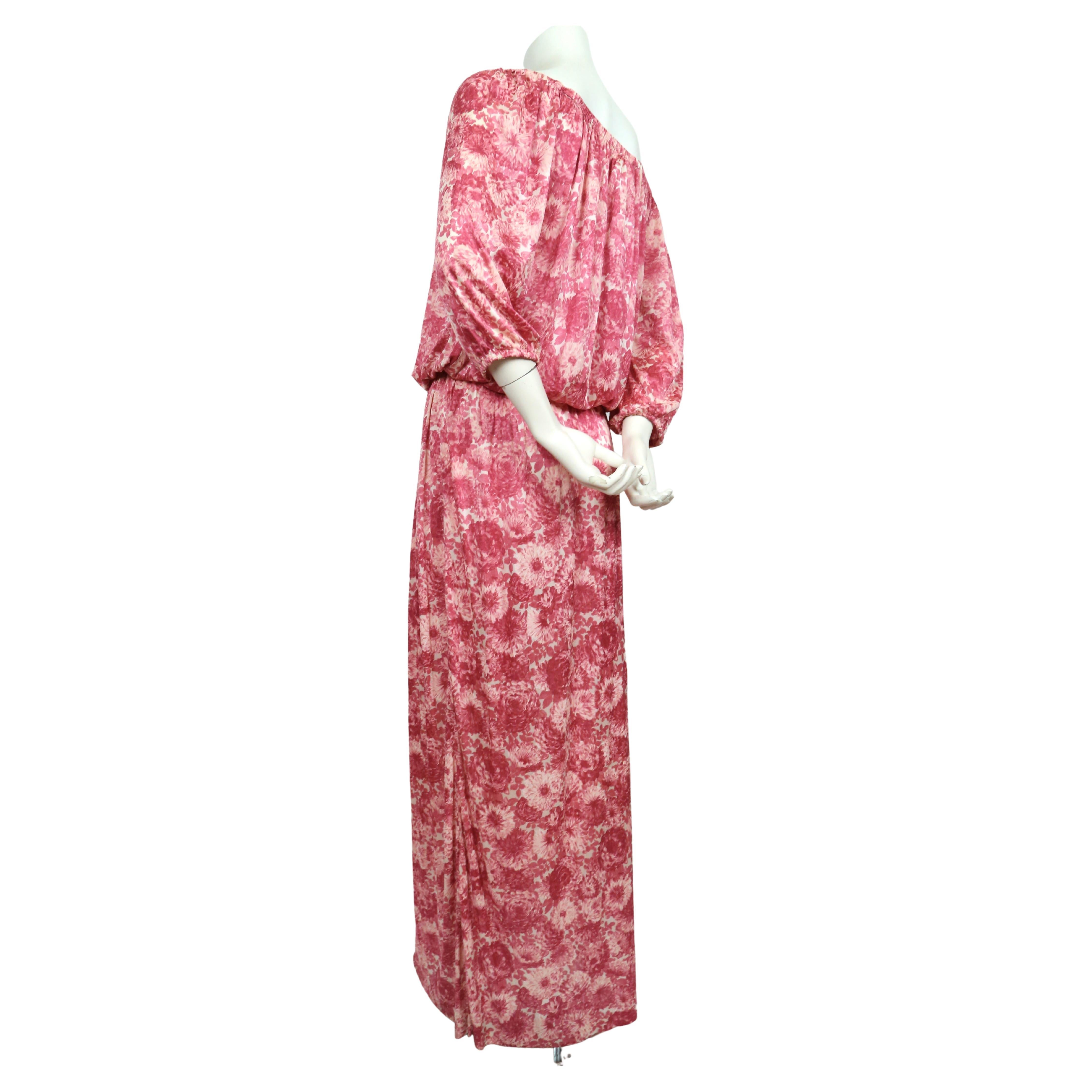 1970er Jahre YVES SAINT LAURENT Kleid aus Seidenjersey mit Blumendruck 1