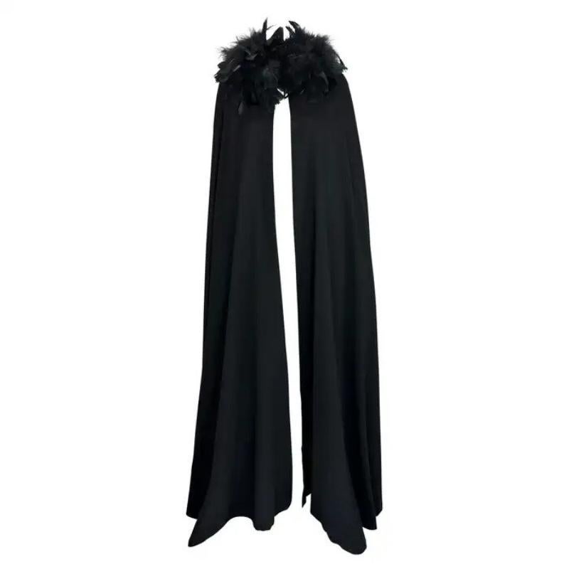 1970er Jahre Yves Saint Laurent Haute Couture Federbesatz Schwarzer Maxi-Wollumhang