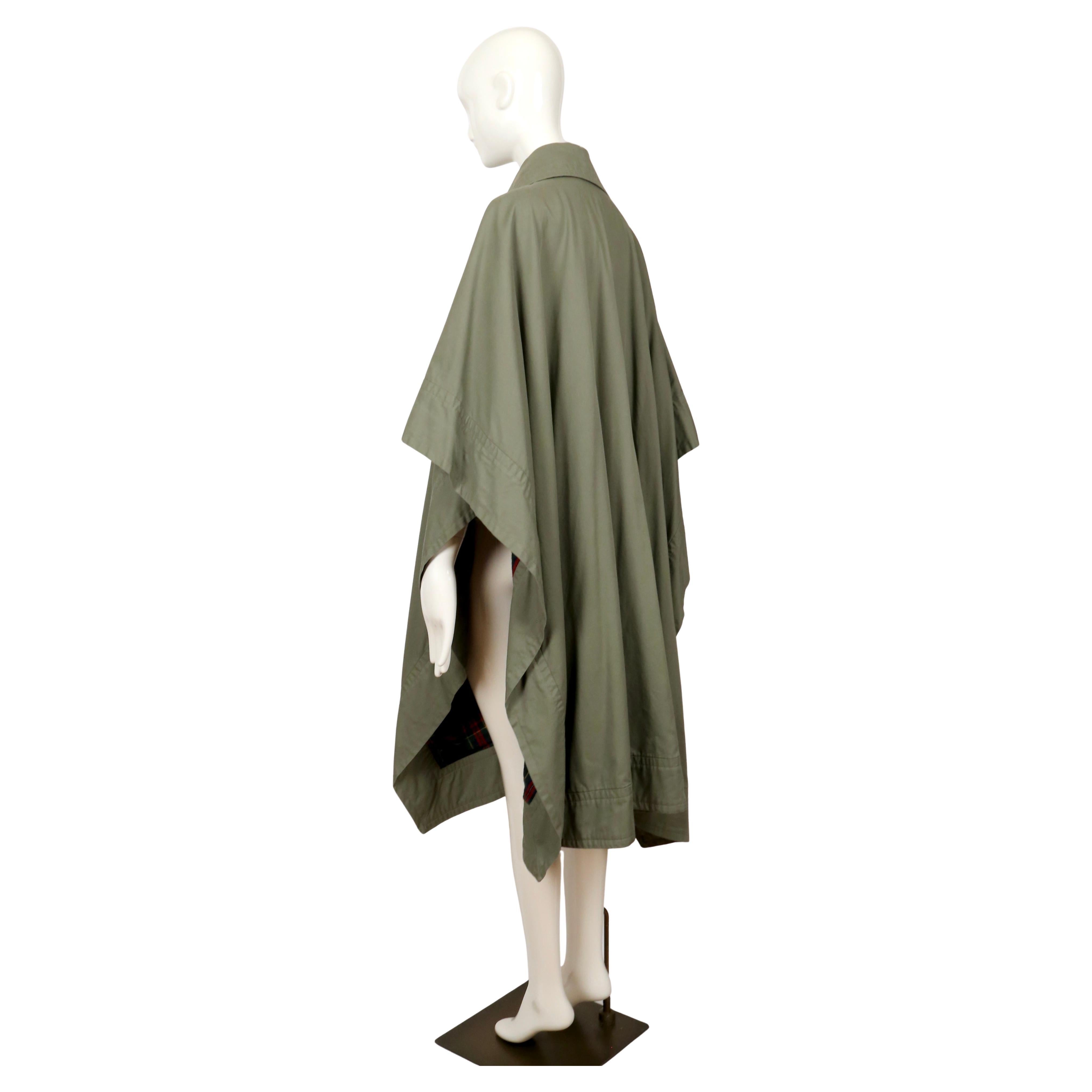 1970's YVES SAINT LAURENT khaki green cotton poplin cape with plaid lining For Sale 1
