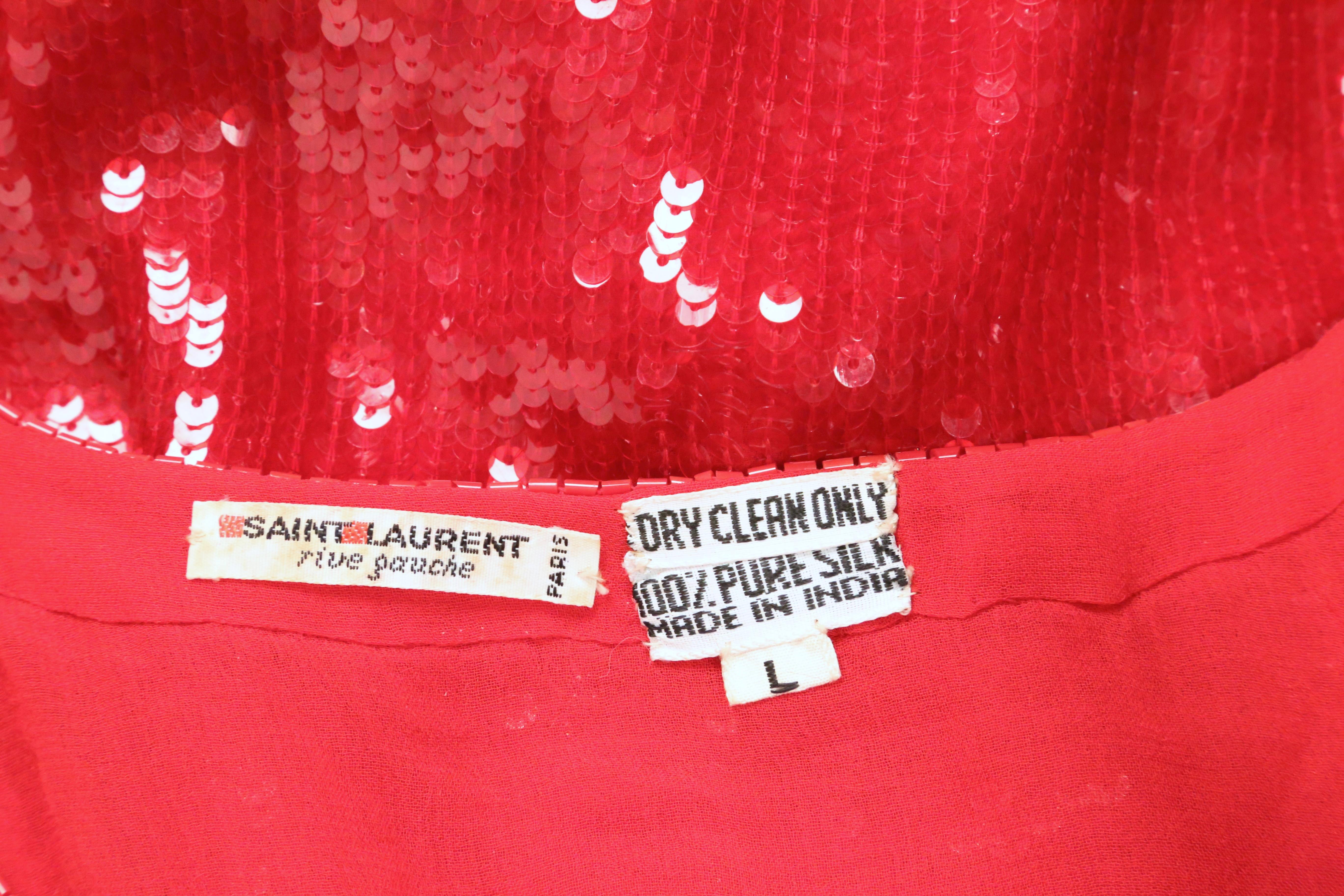 Top con paillettes rosse anni '70 di Yves Saint Laurent in vendita 3
