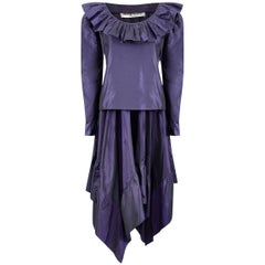 Conjunto de falda con volantes de tafetán púrpura intenso Yves Saint Laurent de los años 70