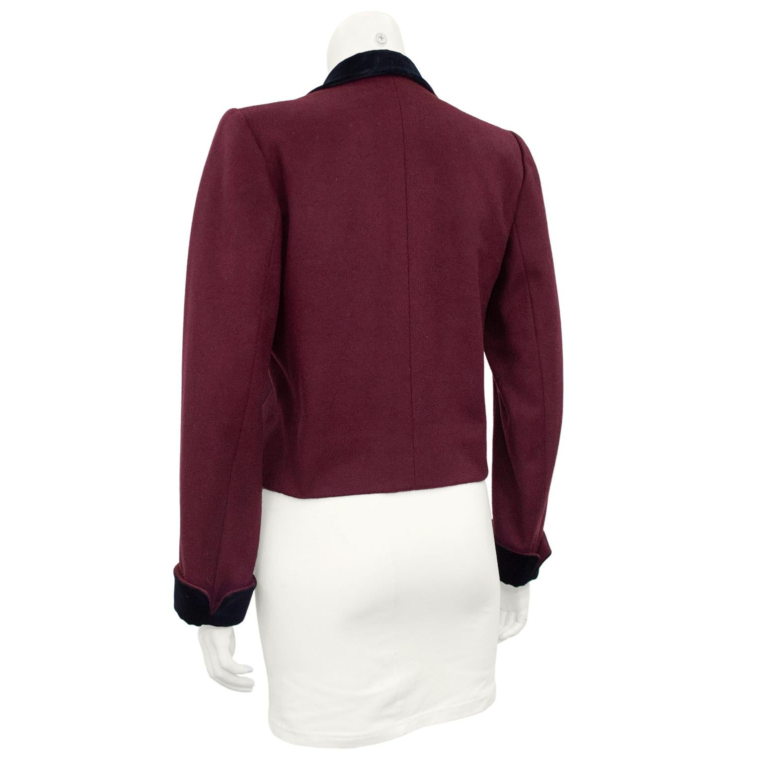 Chaqueta de esmoquin de lana roja burdeos de los años 70 Yves Saint Laurent Rive Gauche Negro en venta