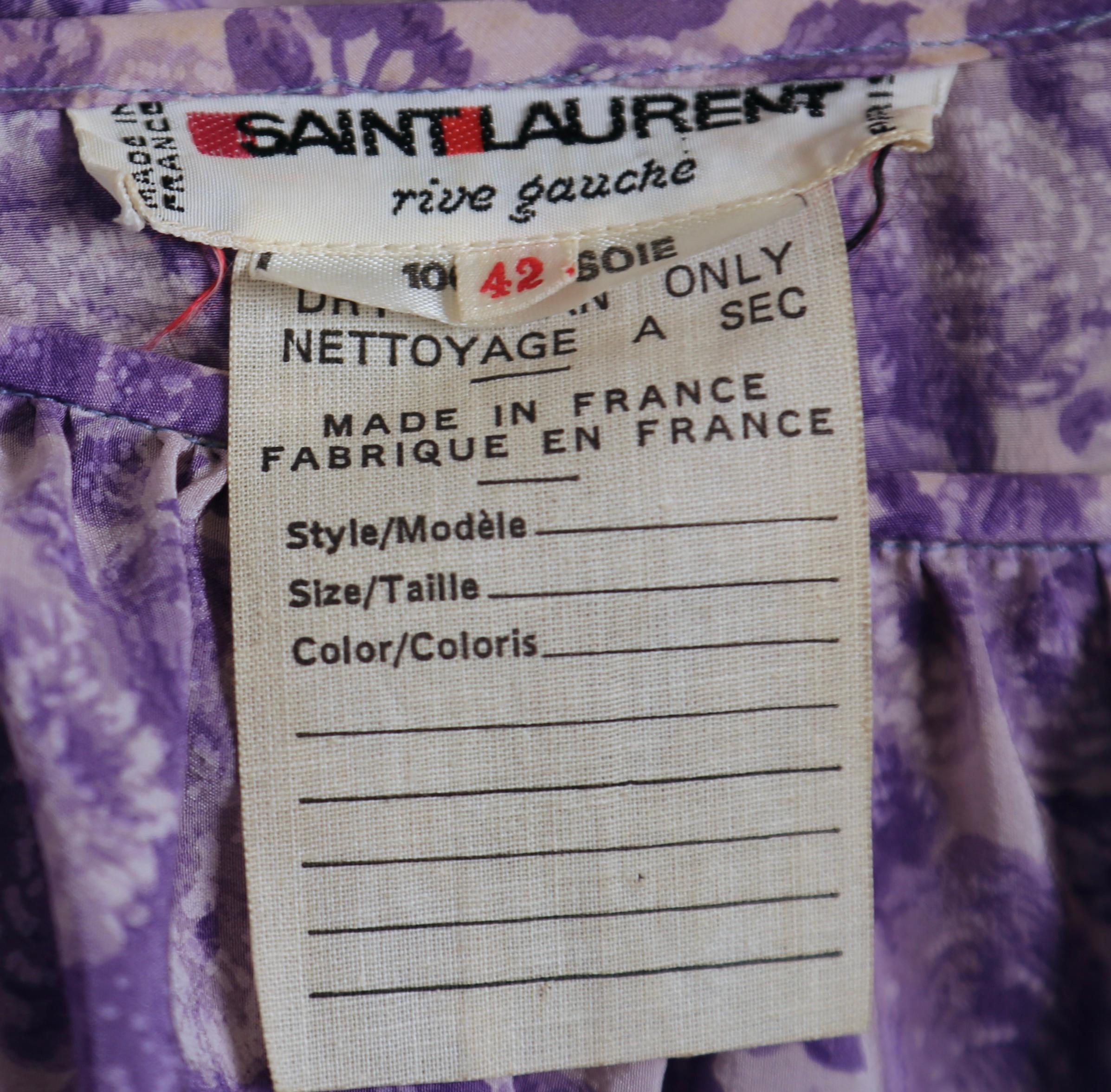 YVES SAINT LAURENT Robe à fleurs en soie violette rive gauche, années 1970  en vente 7