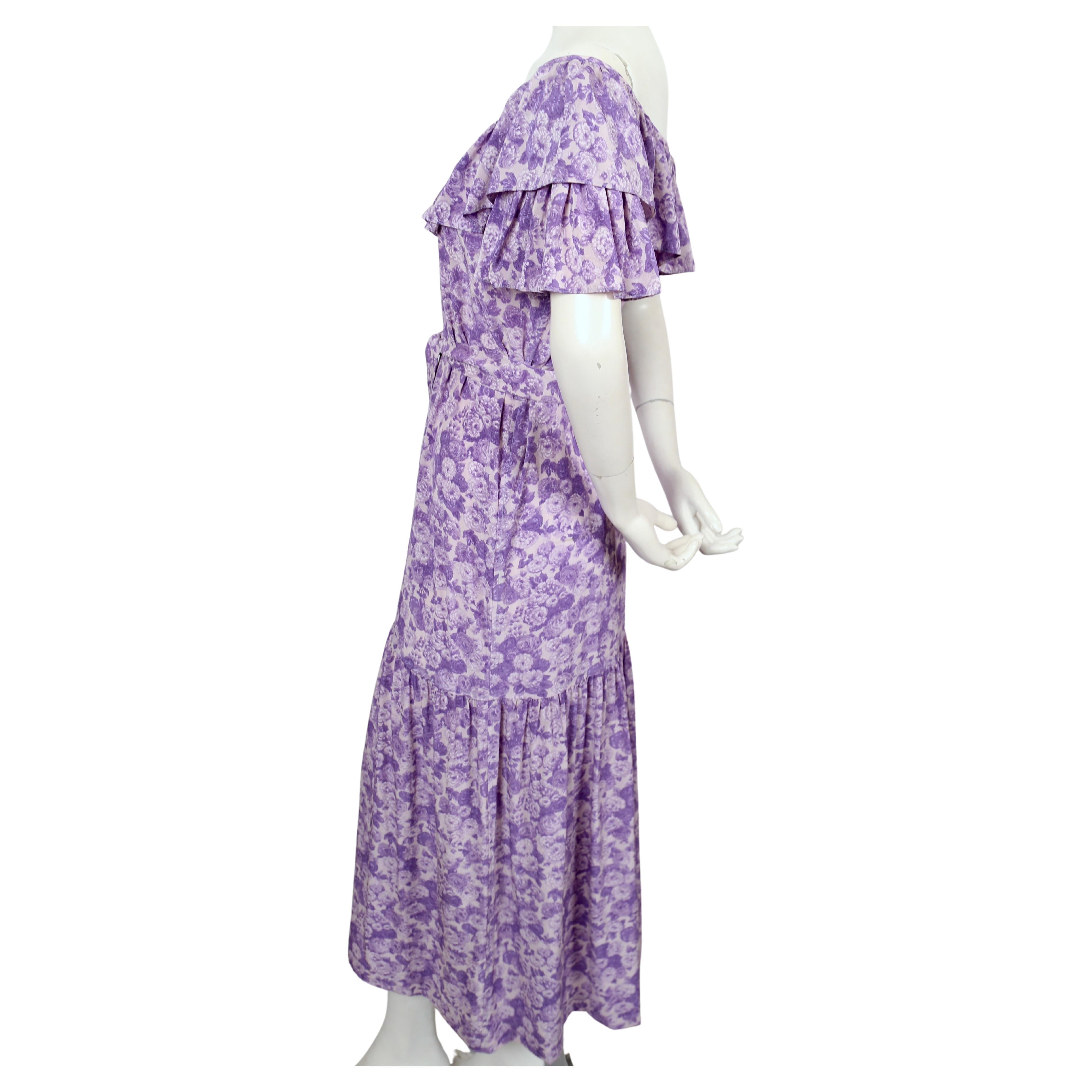 YVES SAINT LAURENT Robe à fleurs en soie violette rive gauche, années 1970  en vente 1
