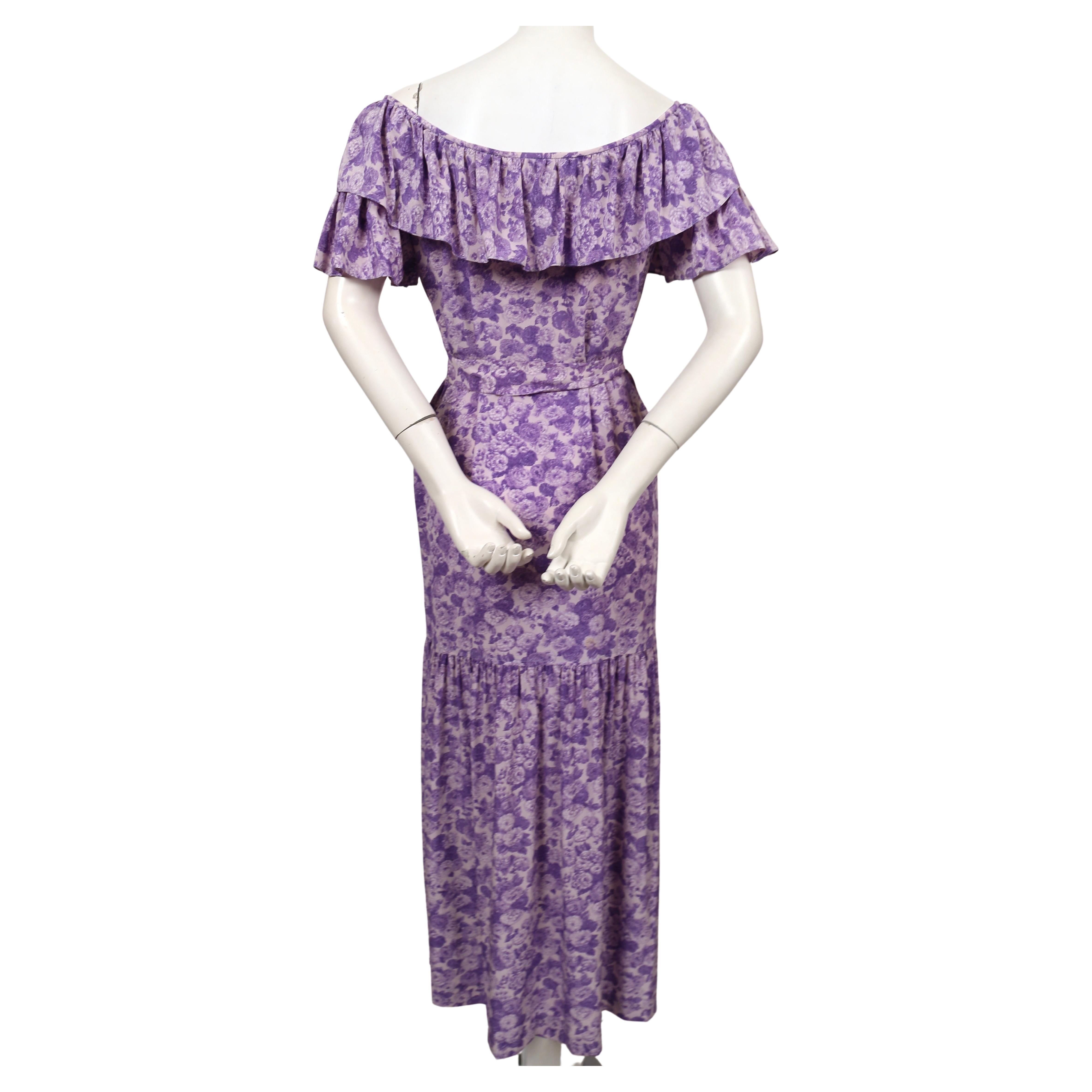 YVES SAINT LAURENT Robe à fleurs en soie violette rive gauche, années 1970  en vente 3