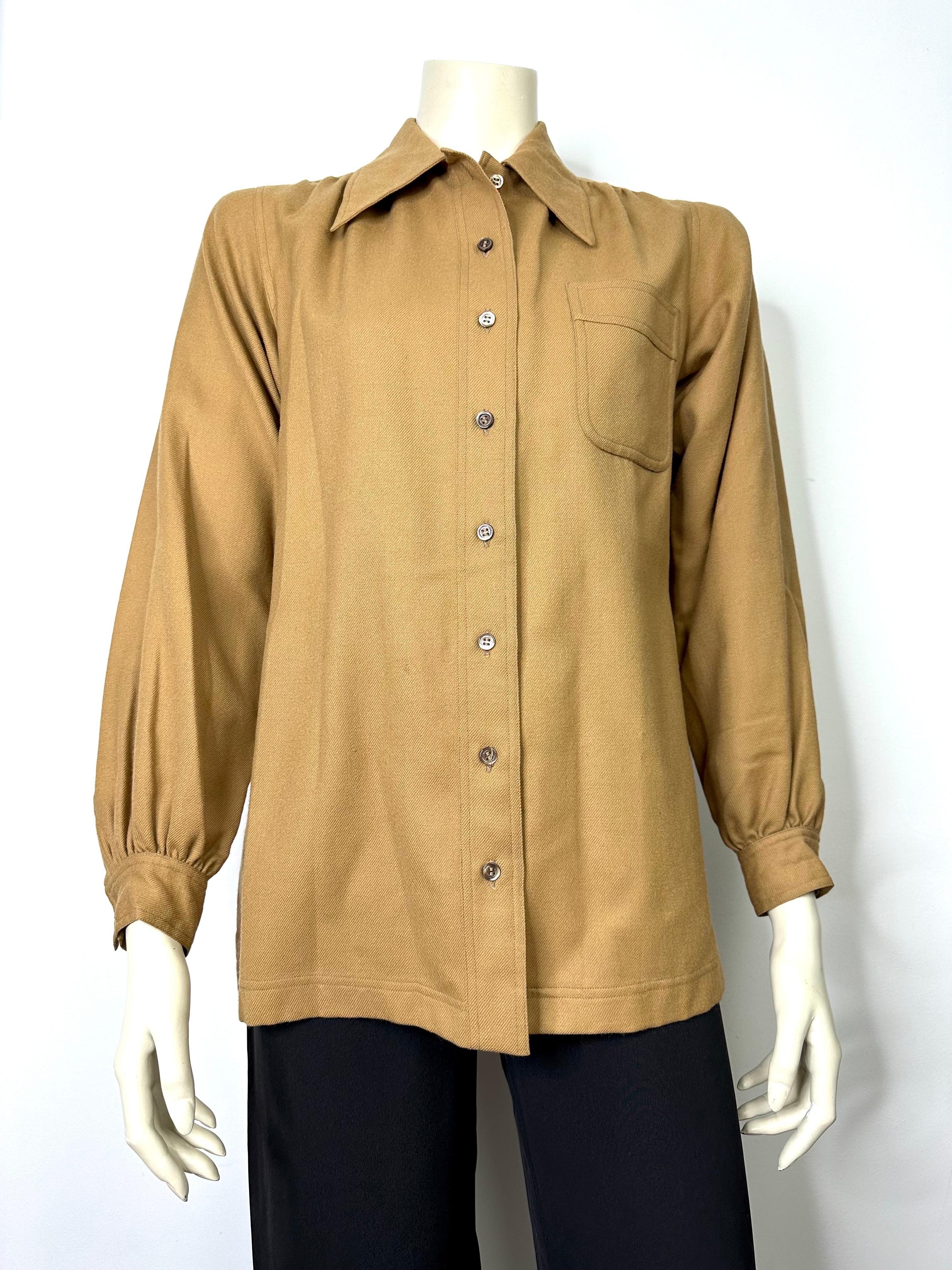 1970's Yves Saint Laurent Vintage Wolle Safari-Stil Hemd  Damen im Angebot
