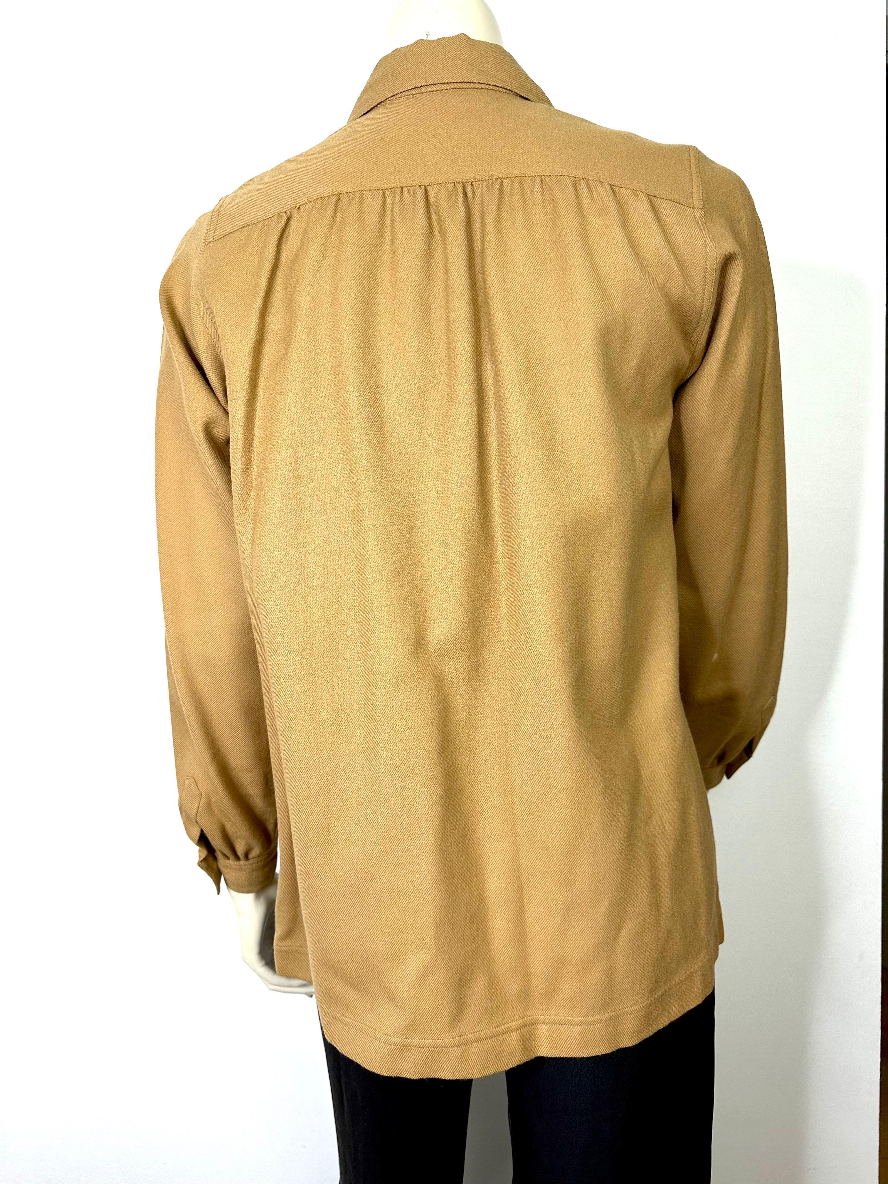 Chemise en laine vintage Yves Saint Laurent des années 1970, style safari  en vente 4