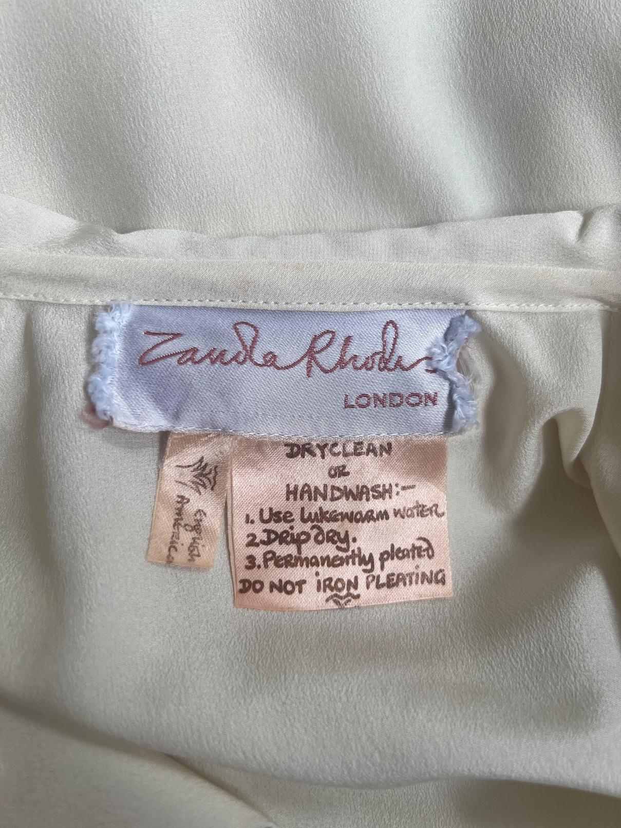 1970er Zandra Rhodes Cremefarbene Bluse mit abnehmbarem Rüschenkragen im Angebot 2