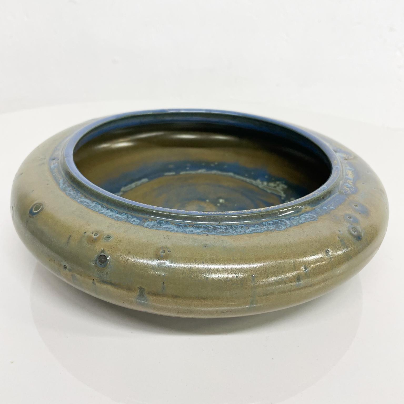 Art Pottery
1970s Zanesville Ohio Modern ceramic art pottery bowl speckled blue tie dye 
Vintage Art Pottery small round catch it all dish. 
Maker Stamped difficult to read.
Measures: 8.5 diameter x 2 tall
Vintage preowned good condition