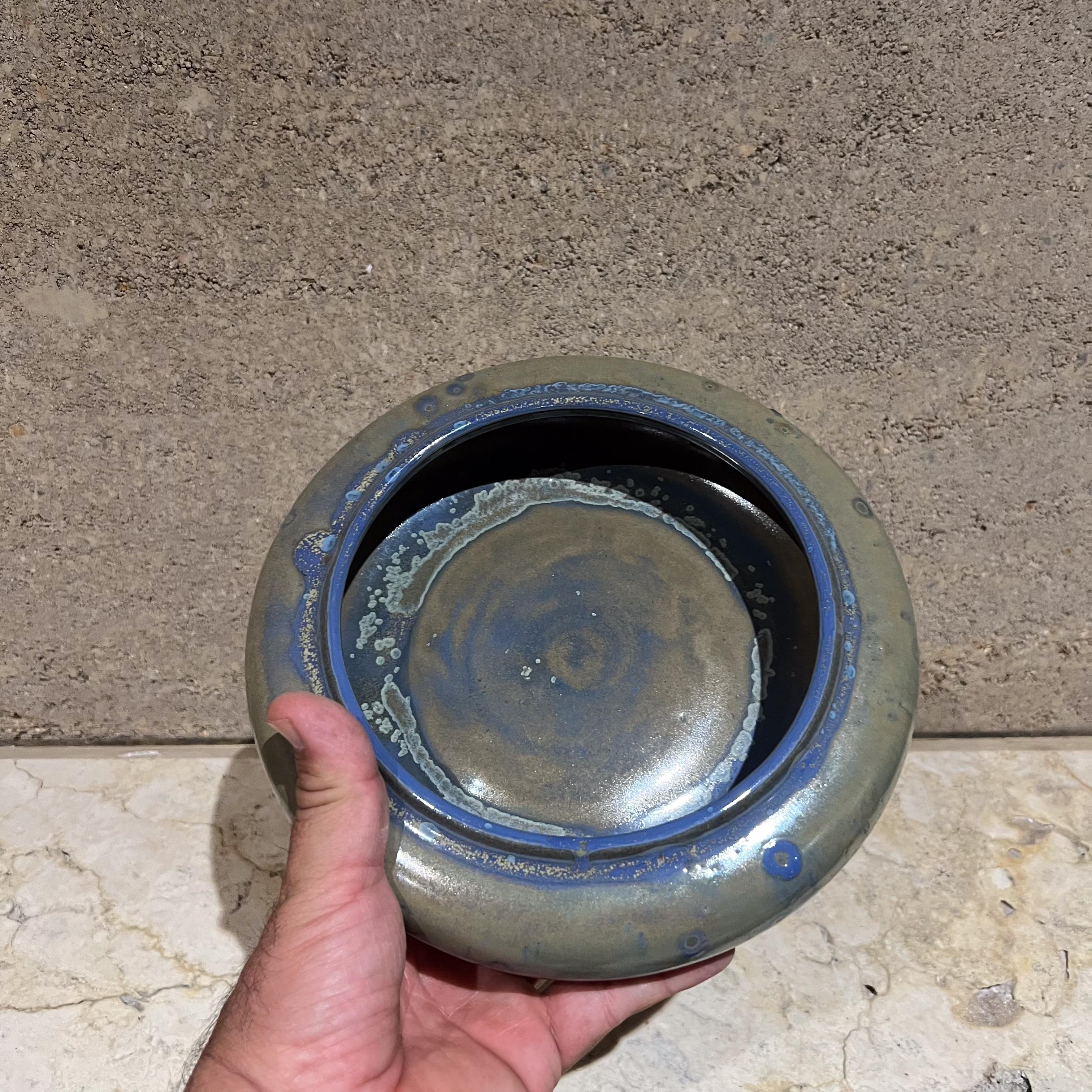 Kleine blaue Schale aus Steingut-Kunstkeramik von Zanesville, Ohio, 1970er Jahre im Angebot 3