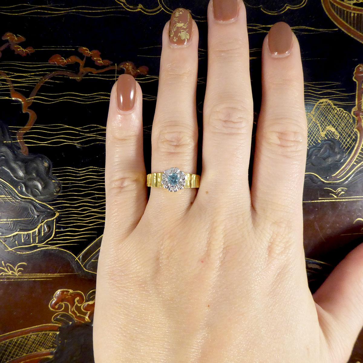 18 Karat Gelb- und Weißgold Ring mit Zirkon- und Diamant-Cluster-Ring mit Bark-Effekt 4