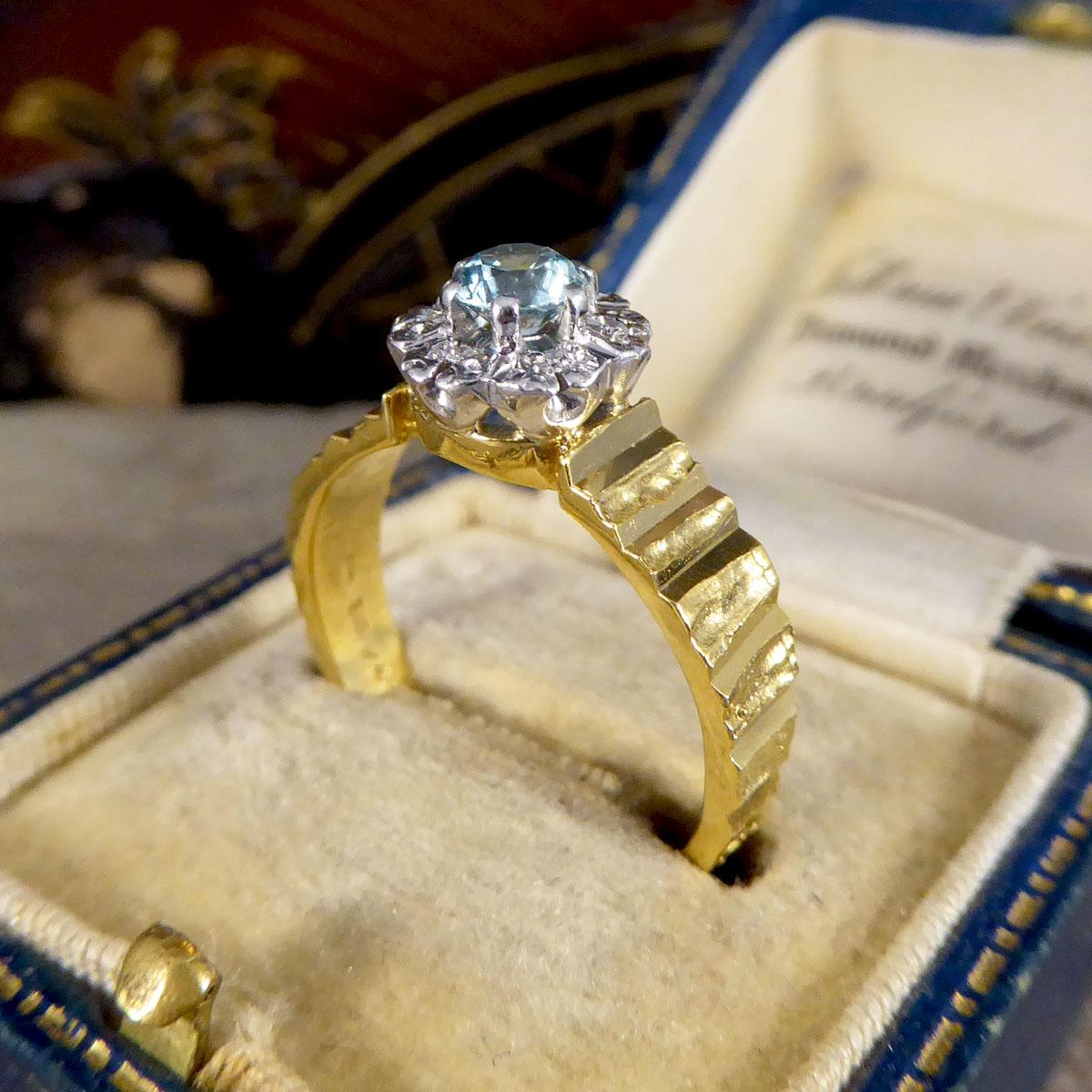 18 Karat Gelb- und Weißgold Ring mit Zirkon- und Diamant-Cluster-Ring mit Bark-Effekt 2