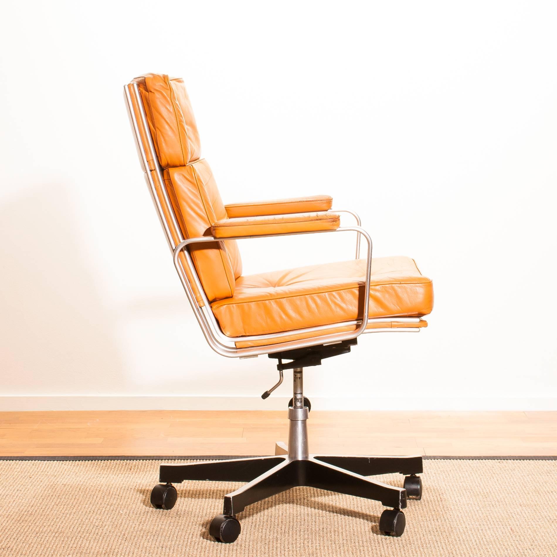 1970:: Chaise de bureau en cuir et aluminium par Karl Erik Ekselius 4