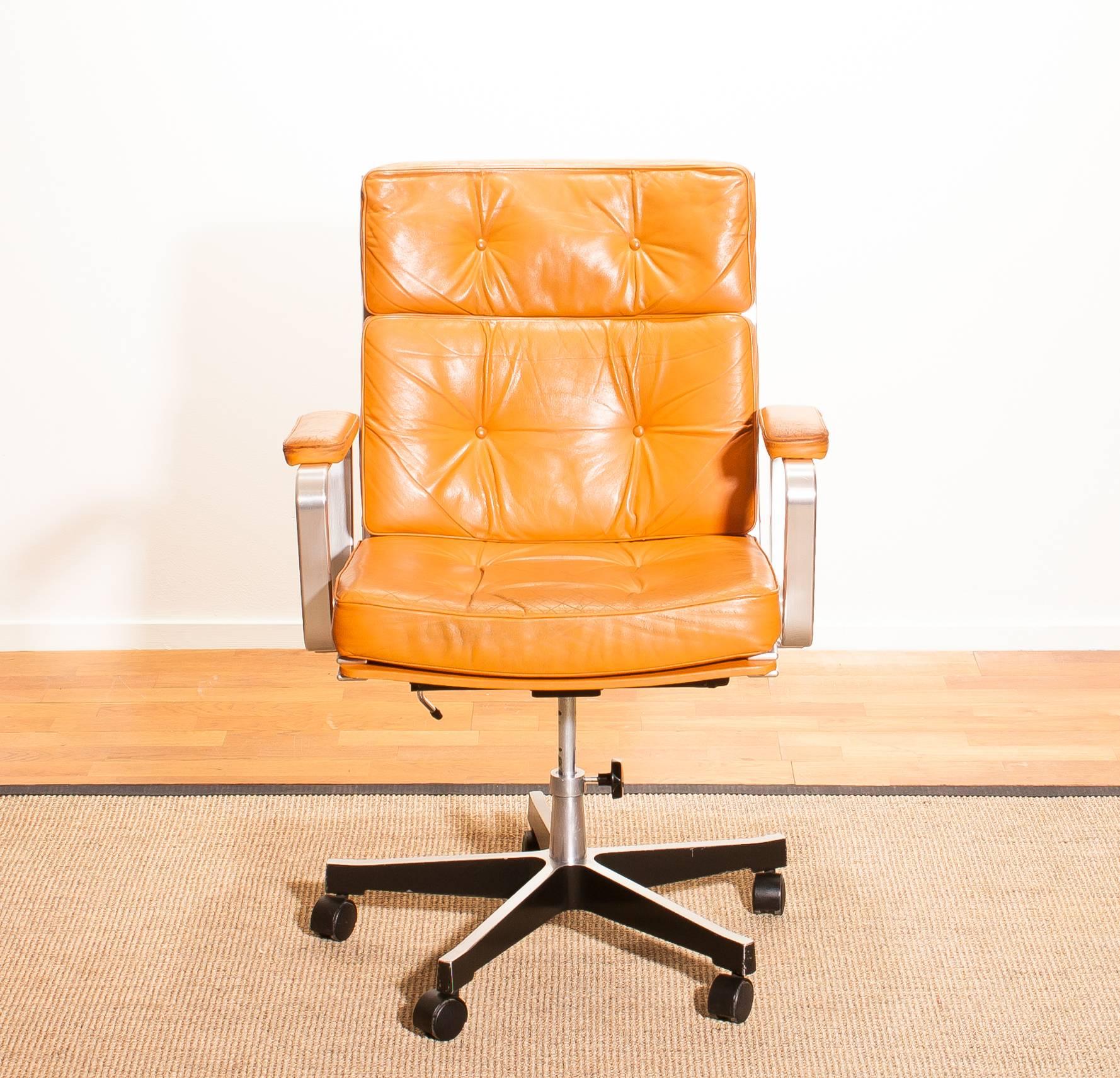 1970:: Chaise de bureau en cuir et aluminium par Karl Erik Ekselius 6