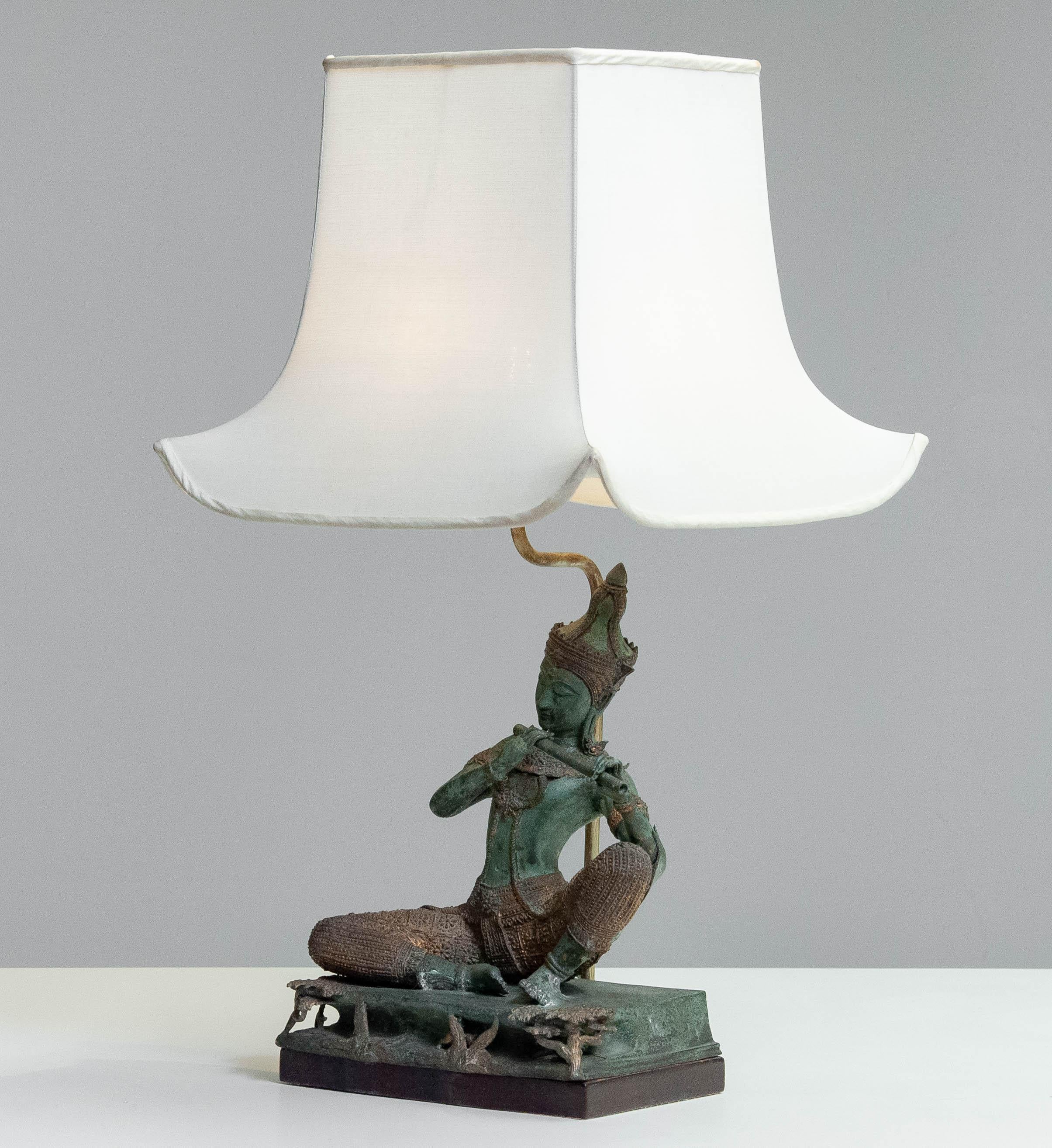 Lampada da tavolo in bronzo di ispirazione tailandese degli anni '70 In condizioni buone in vendita a Silvolde, Gelderland