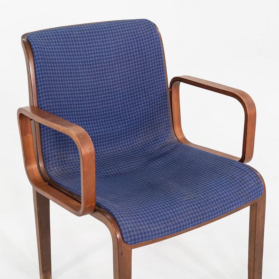 Fine XX secolo 1971 Bill Stephens per Knoll Sedia da pranzo serie 1300 in tessuto blu e noce in vendita