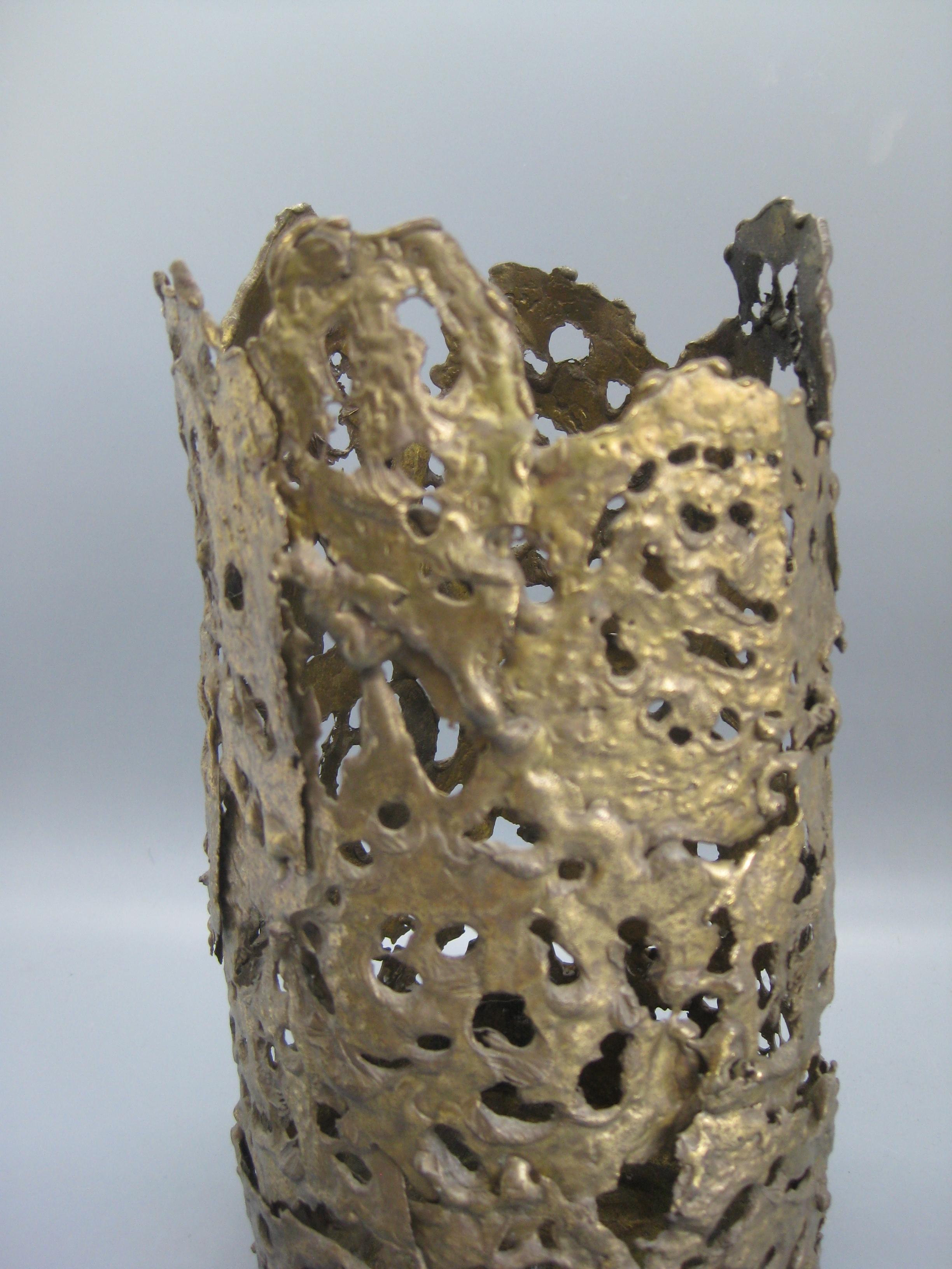 Great Brutalist torch-cut brass candleholder or vase sculpture dating from 1971. Signed by the artist 