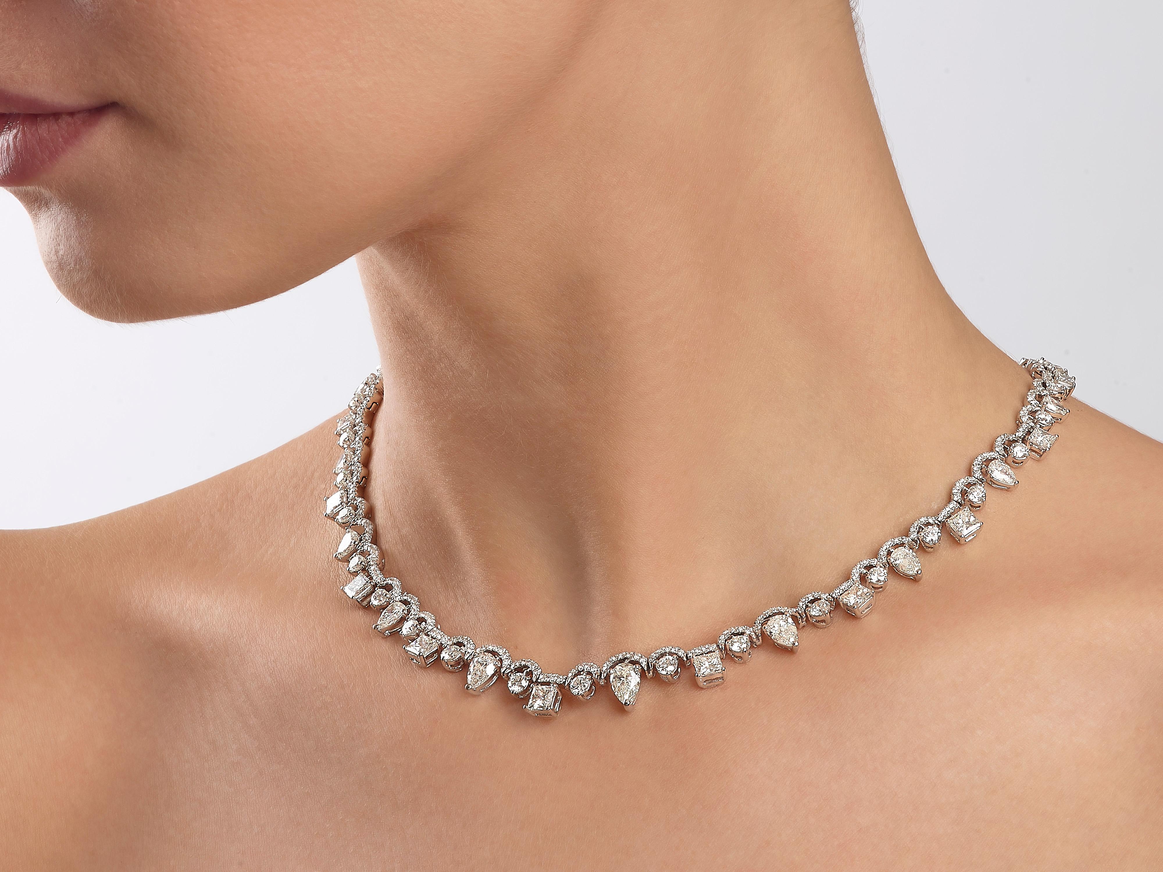 19.71 Carat Pear Princess Brilliant Diamond 18 Karat White Gold Collar Necklace In New Condition In Hong Kong, Kowloon