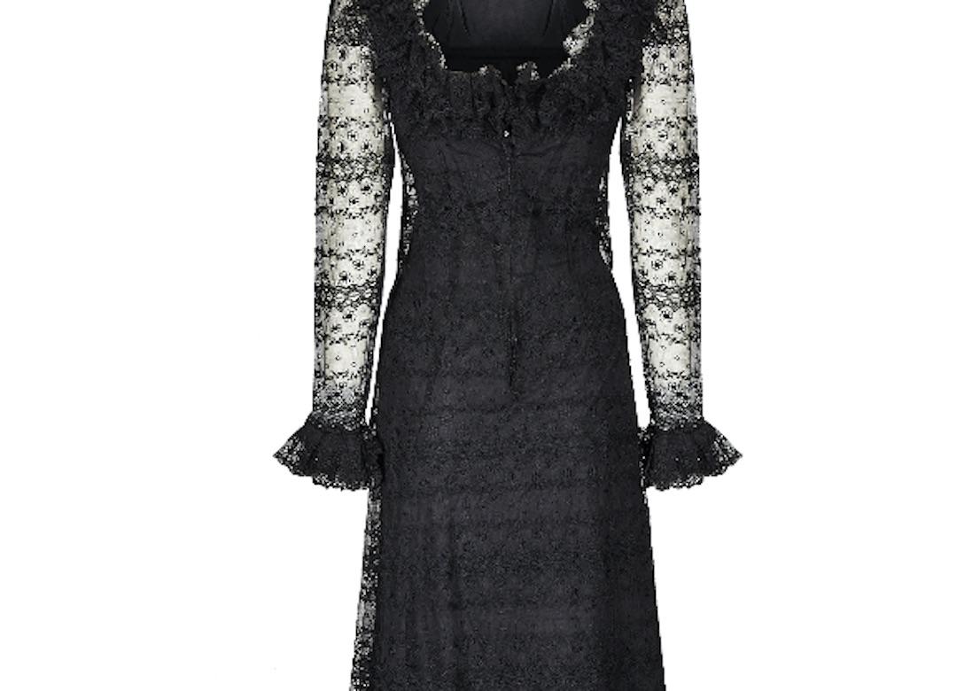 De las mujeres 1971 Documentado Vestido de encaje negro de alta costura Madame Gres en venta