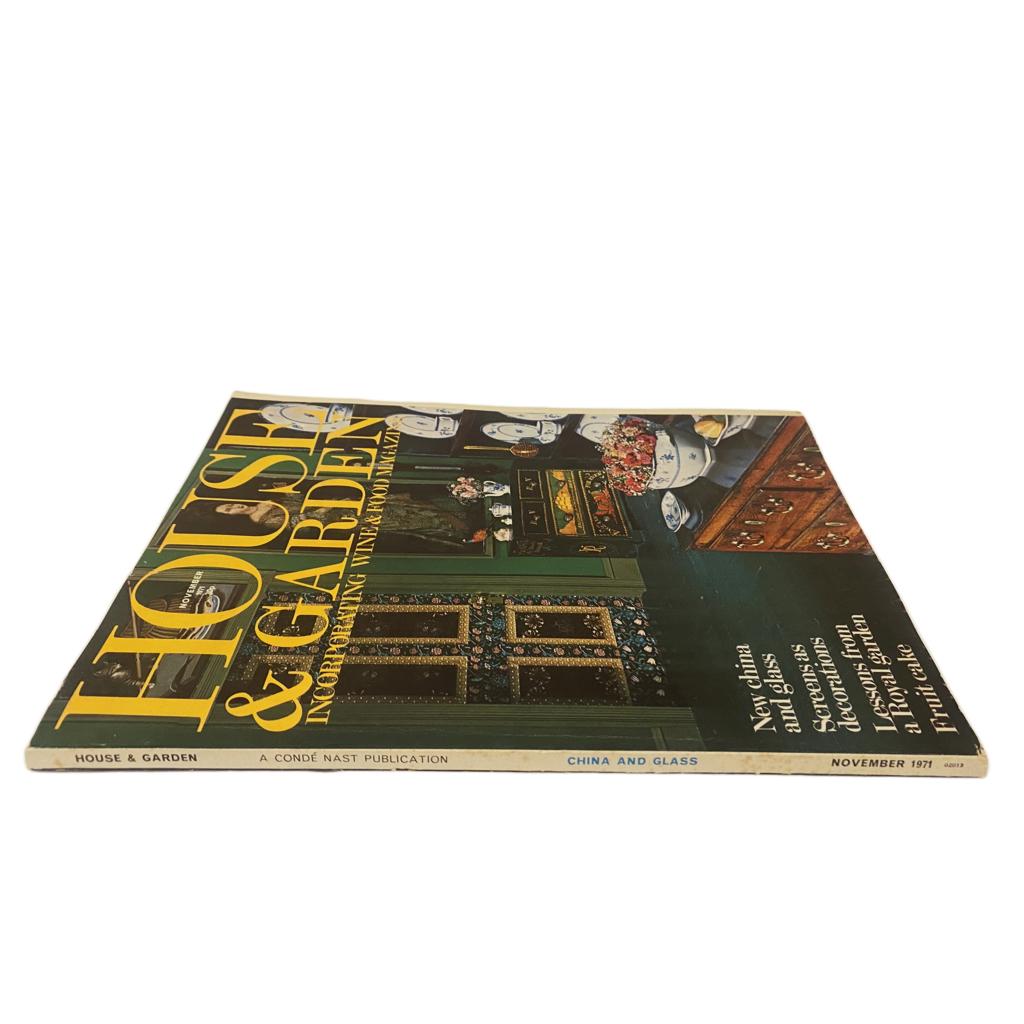 1971 Novembre House & Garden Magazine The Blue Gloucester di Oliver Sullivan;

Caratteristiche:
Il colore in casa: i neutri
Dizionario dei giardinieri britannici
Due Case Studio A;
Conversione di uno studio a Cambridge
Un appartamento giovane in