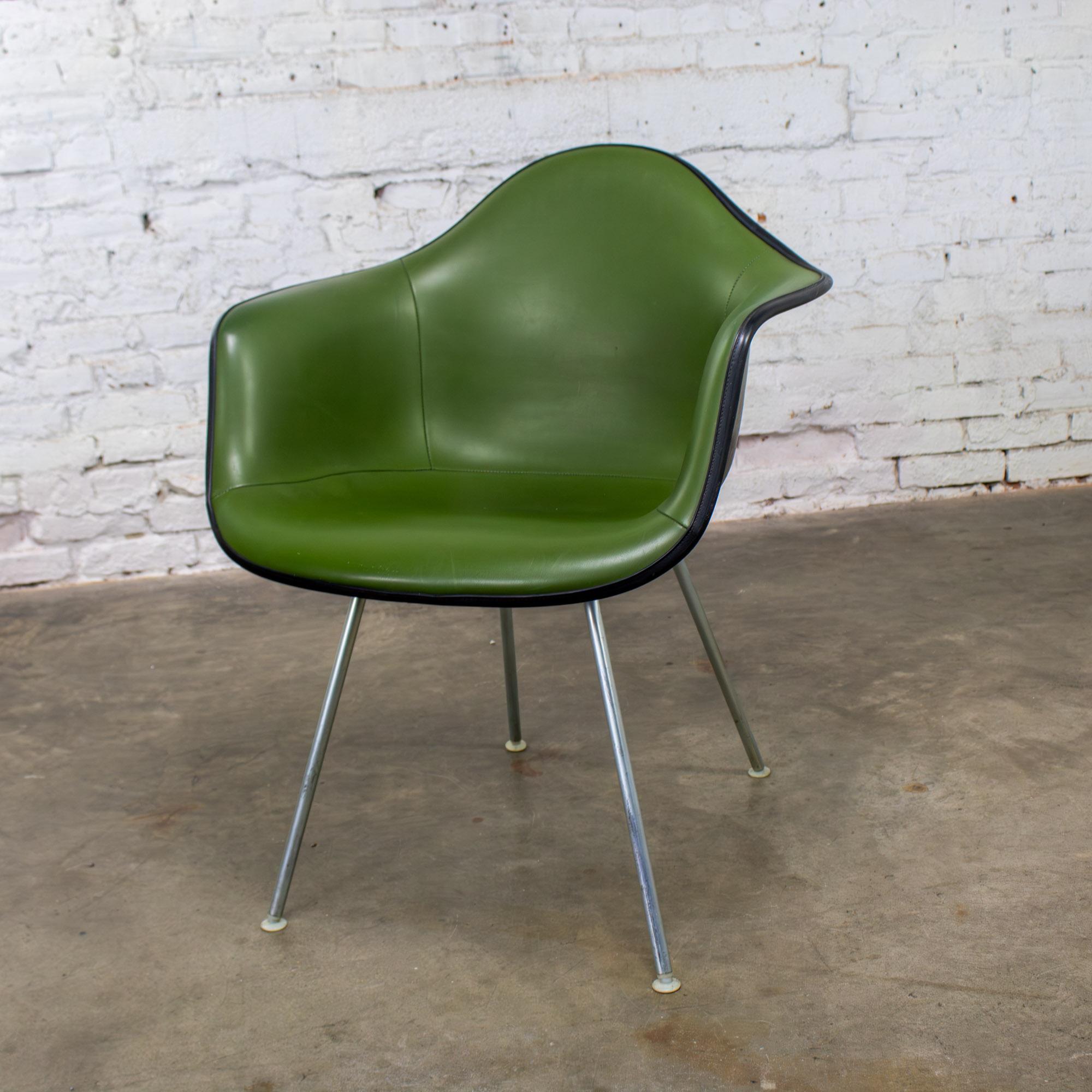 1971 MCM Eames Herman Miller Geformter Glasfaserschalen-Sessel Gepolstert Grün (Moderne der Mitte des Jahrhunderts) im Angebot