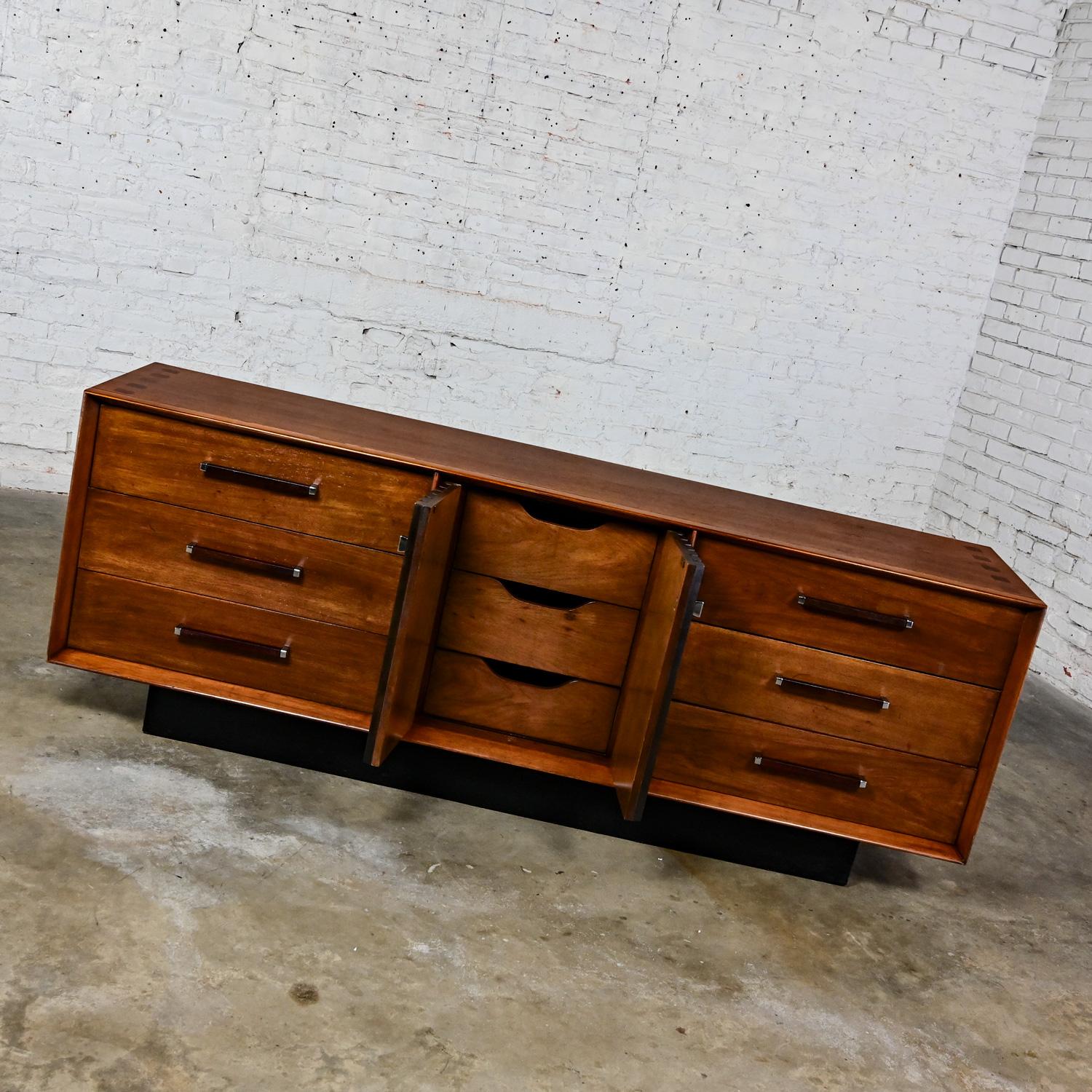 American 1971 MCM Lane Dresser Credenza Buffet Tower Suite Collection Walnut & Rosewood For Sale
