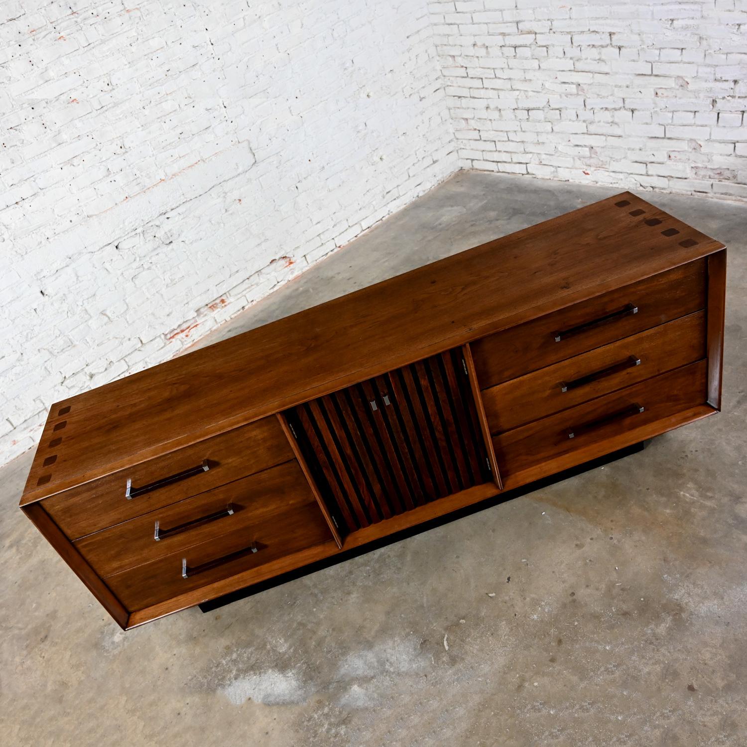 Metal 1971 MCM Lane Dresser Credenza Buffet Tower Suite Collection Walnut & Rosewood For Sale