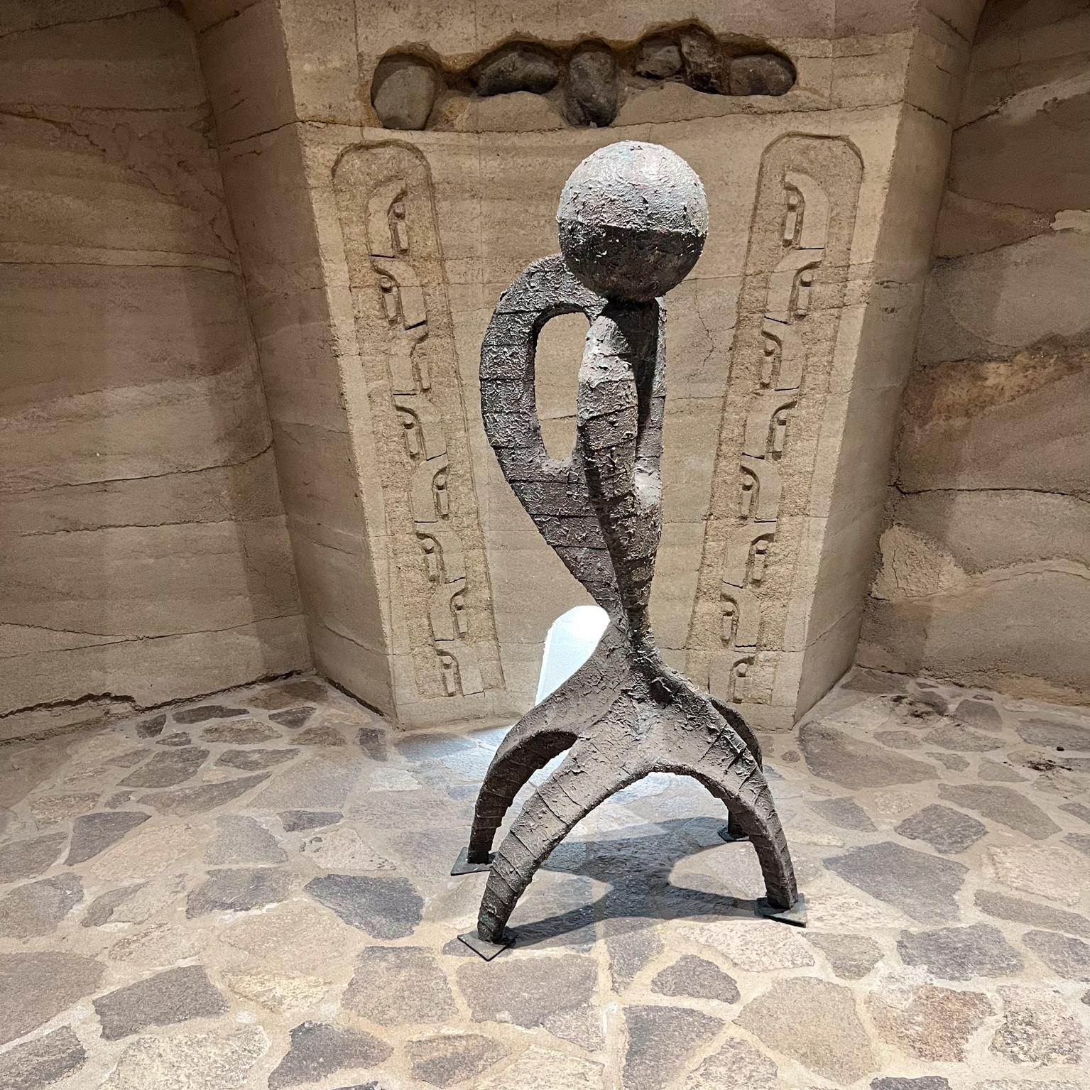 1971 Monumentale scultura astratta brutalista in metallo In condizioni buone in vendita a Chula Vista, CA